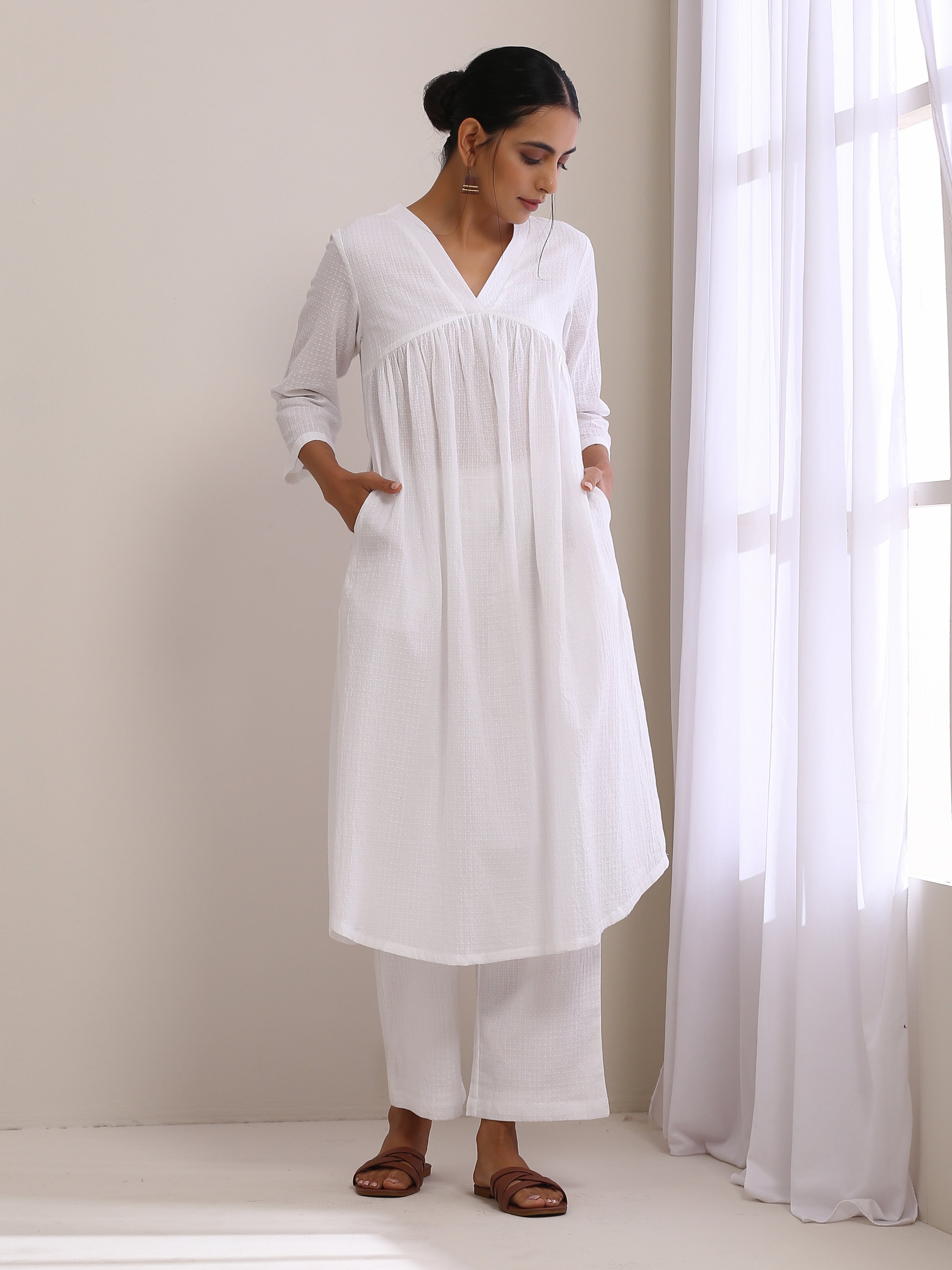 trueBrowns White Dobby Flared Slit Kurta Pant Set