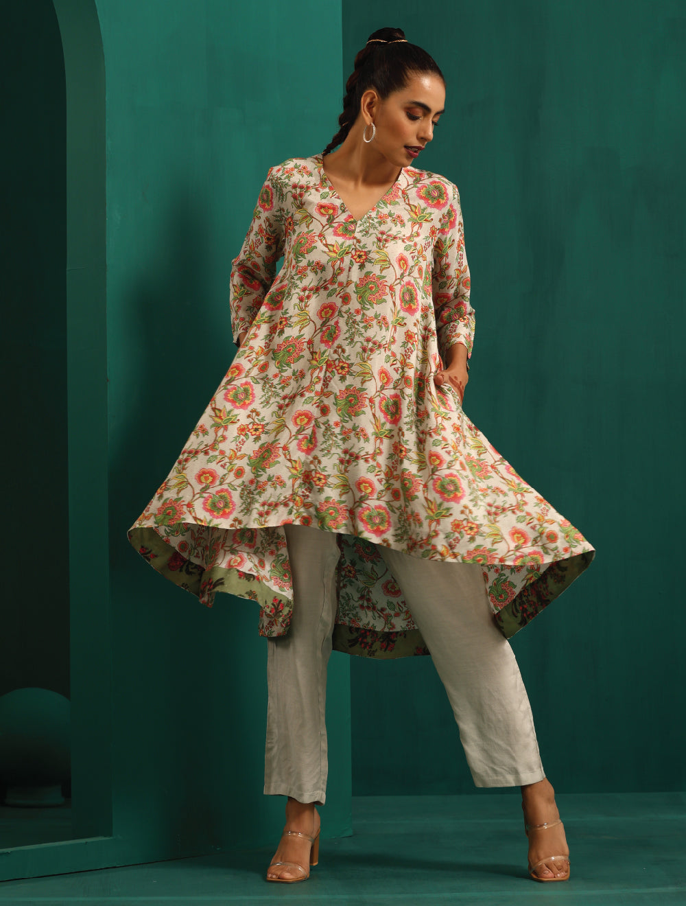 trueBrowns Off white Floral Jaal Muslin Silk Printed High Low Co-ord Set