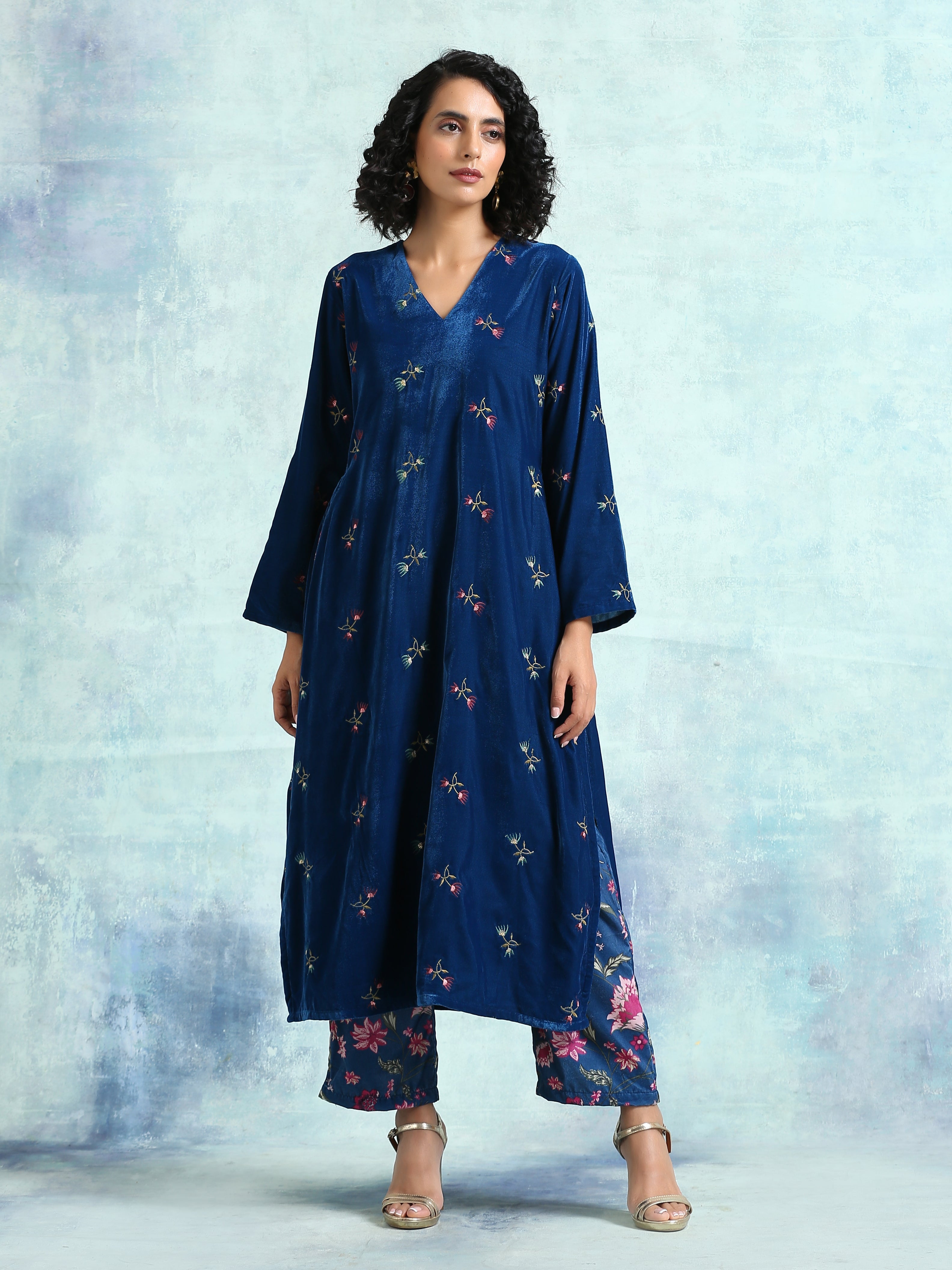 trueBrowns Blue Embroidered Velvet High Slit Kurta