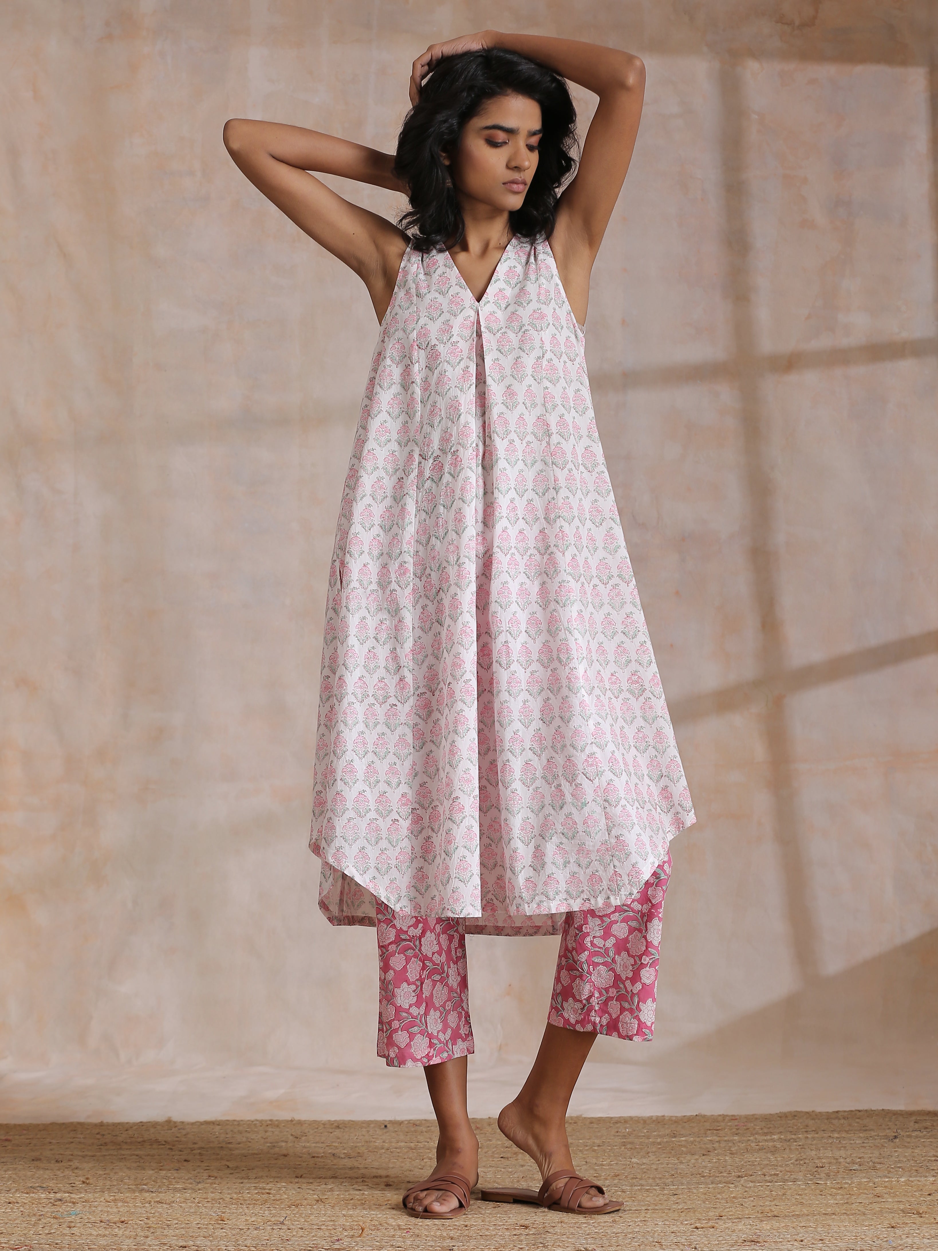 trueBrowns Pink Green Floral On White Block Print Cotton Sleeveless Flared Kurta Pant Set
