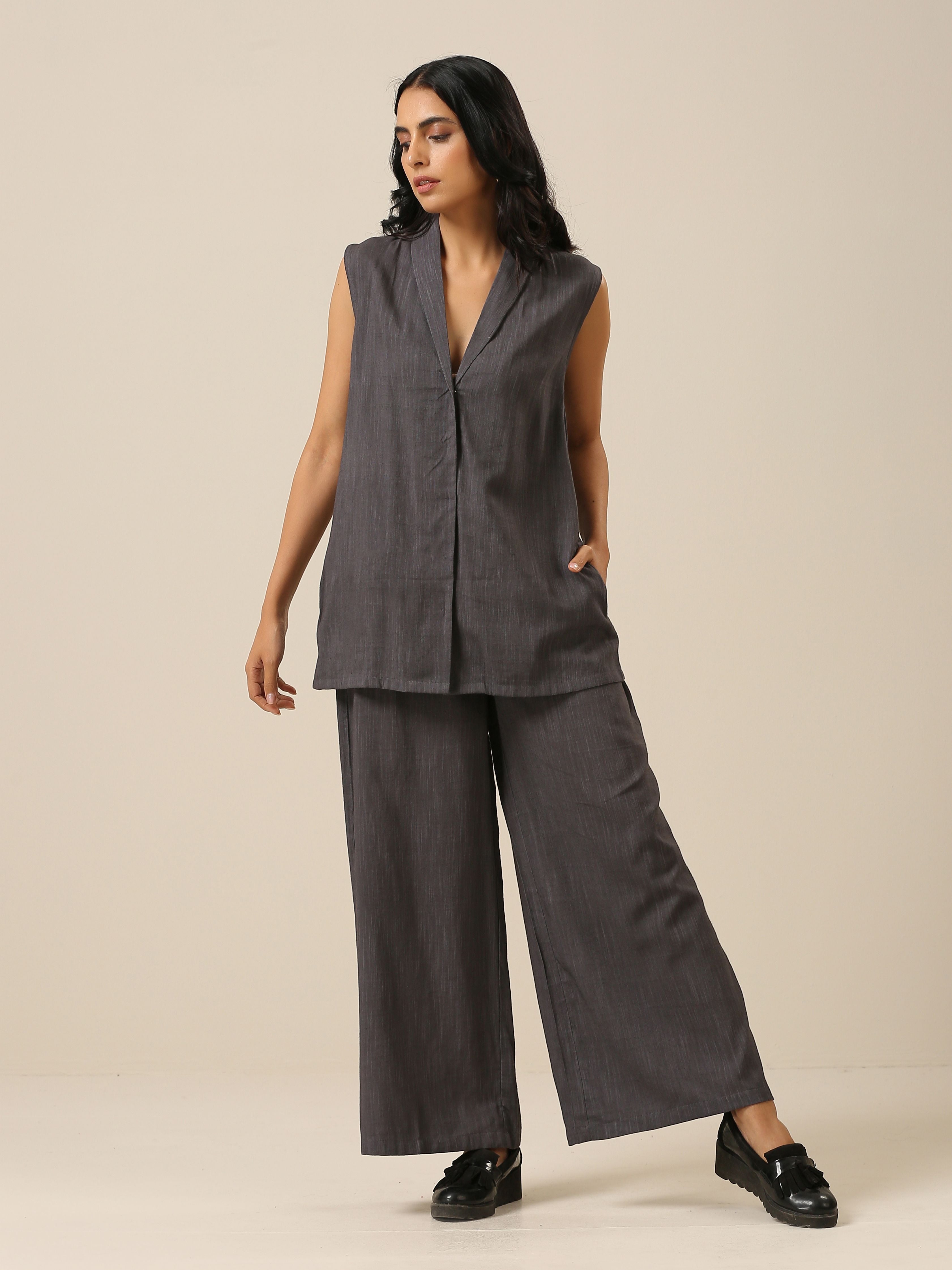 trueBrowns Slate Grey Slub Texture Sleevesless Jacket Pant Set