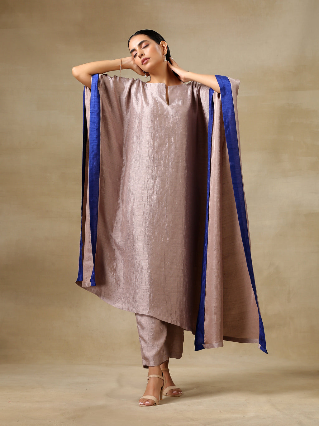 trueBrowns Grey Textured Silk High Low Kaftan Pant Set