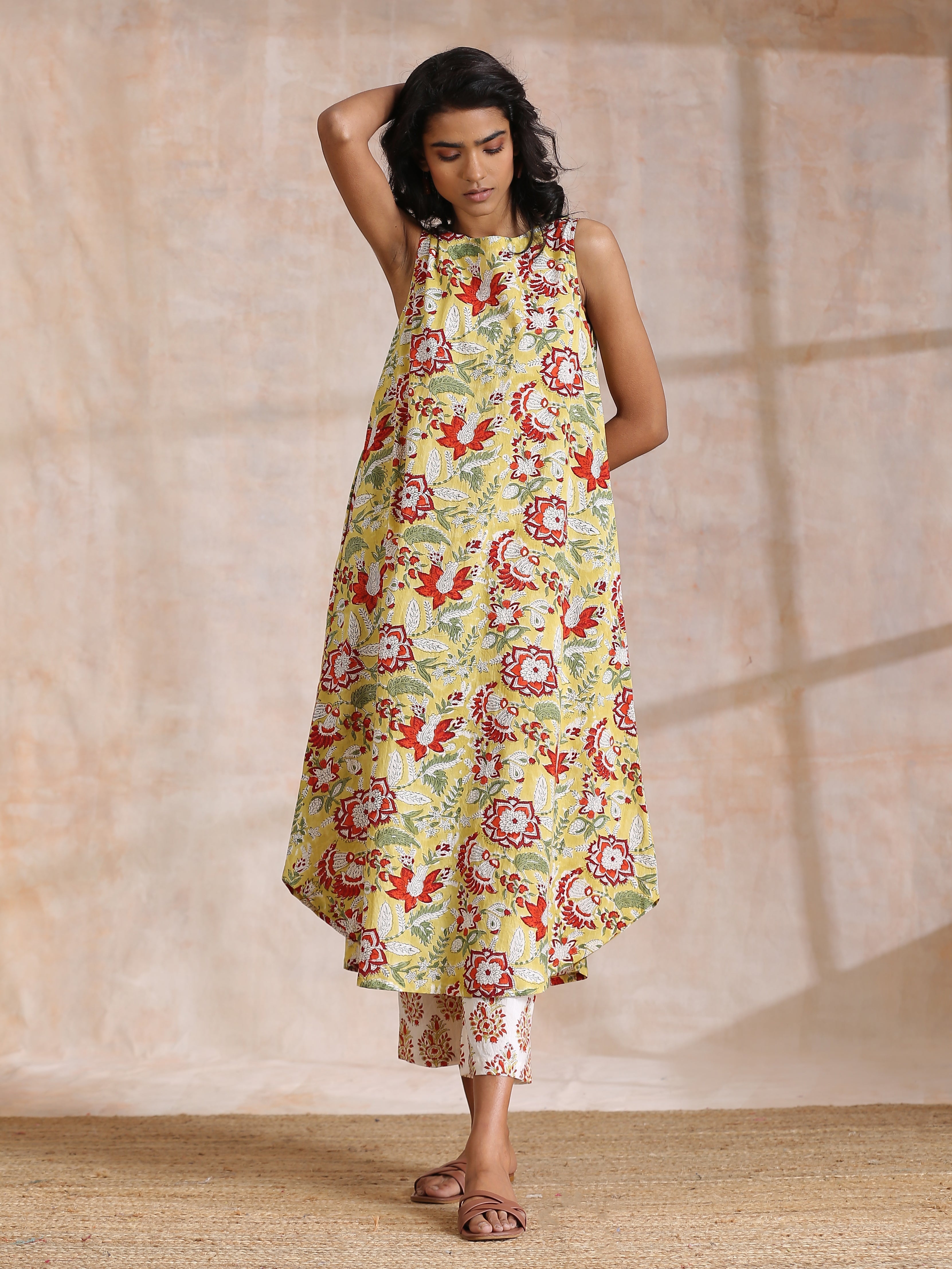 trueBrowns Yellow Overall Floral Block Print Cotton Sleeveless Kurta Pant Set