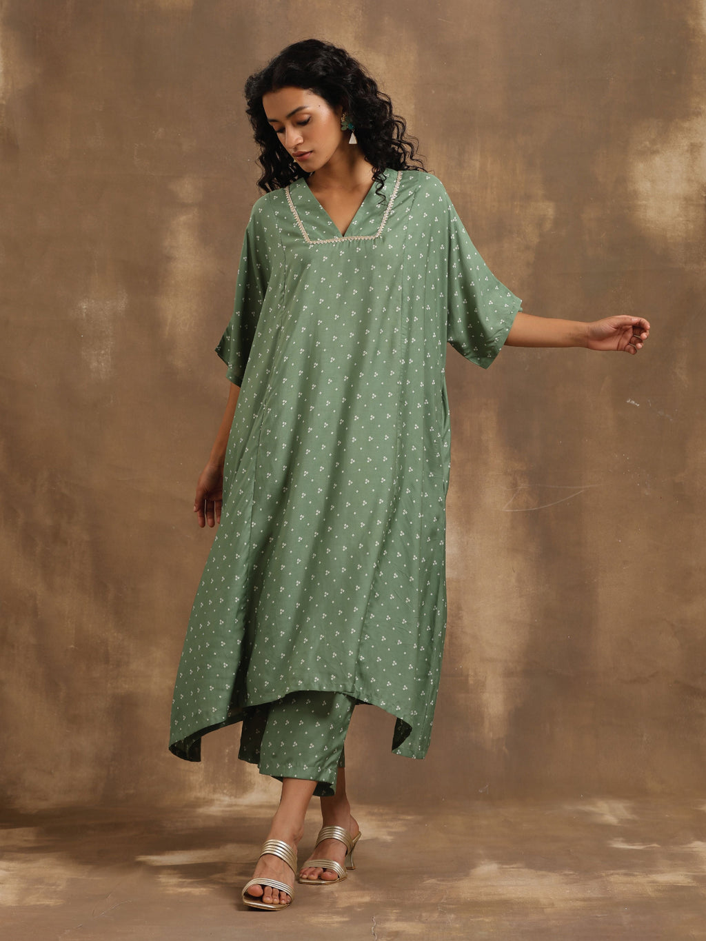 trueBrowns Light Green Bandhani Printed Silk Oversized Kurta Pant Set