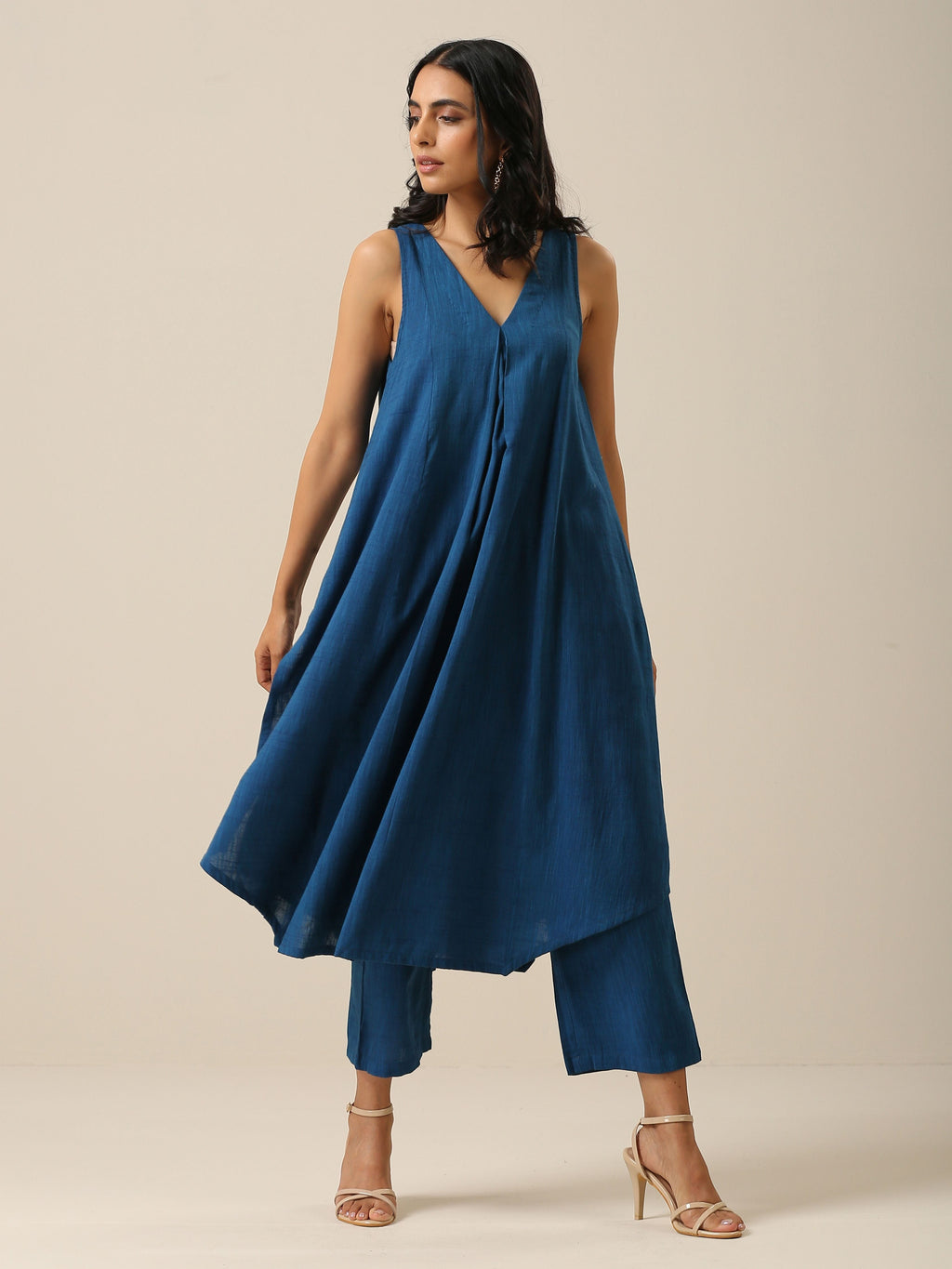 trueBrowns Classic Blue Slub Texture Sleeveless Flared Kurta Pant Set