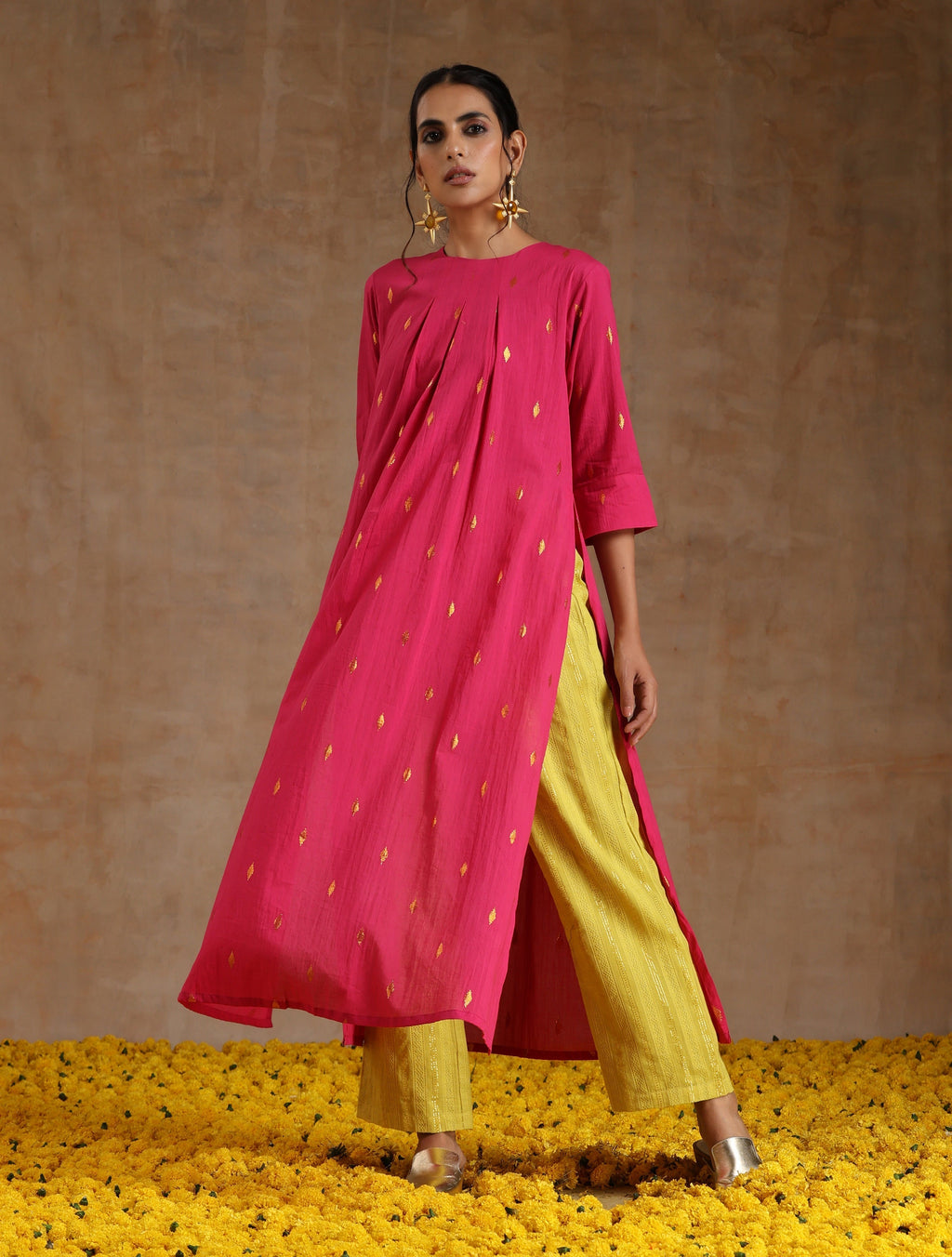 trueBrowns Pink Gold Cotton Neck Pleat Kurta Set