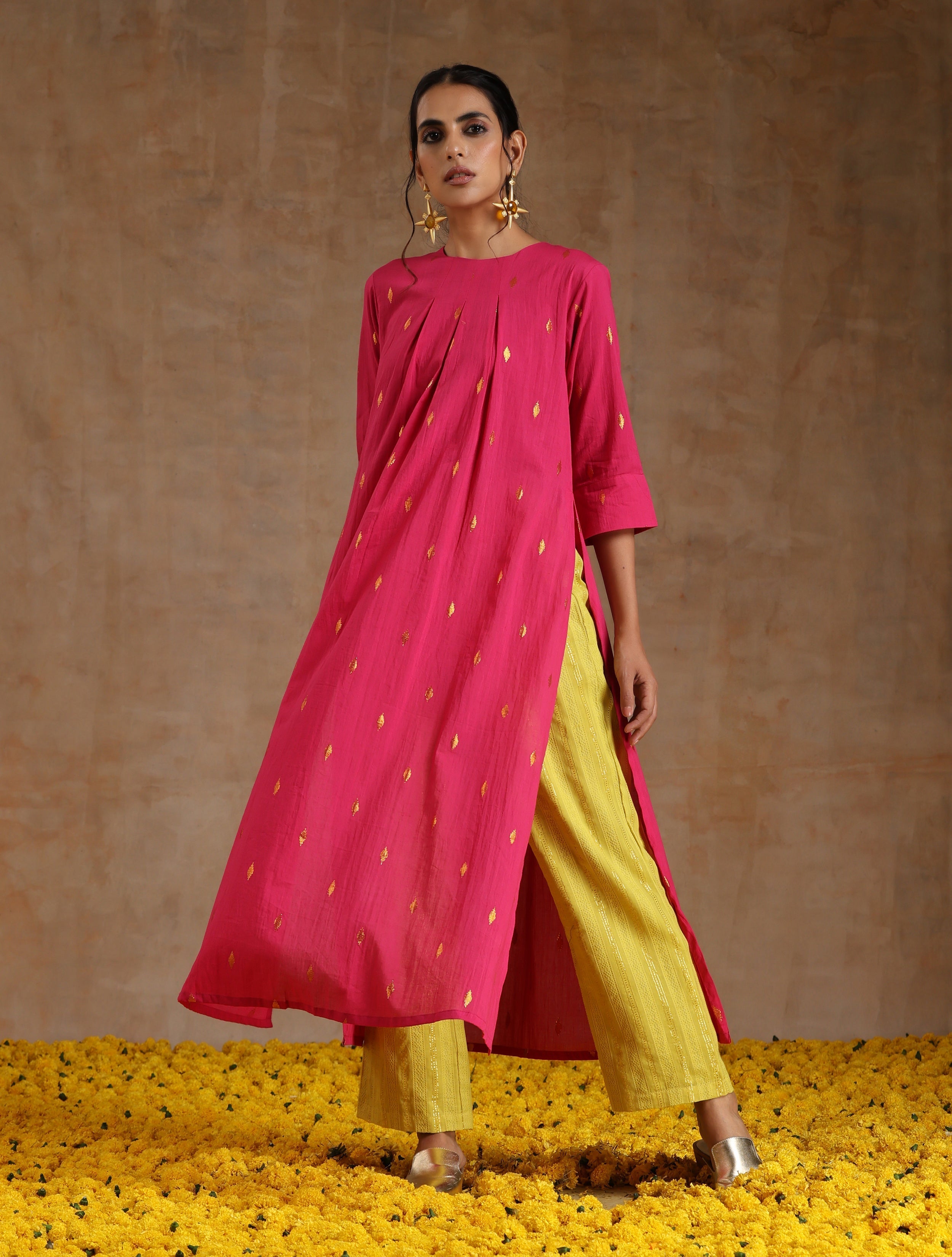 trueBrowns Pink Gold Cotton Neck Pleat Kurta Set