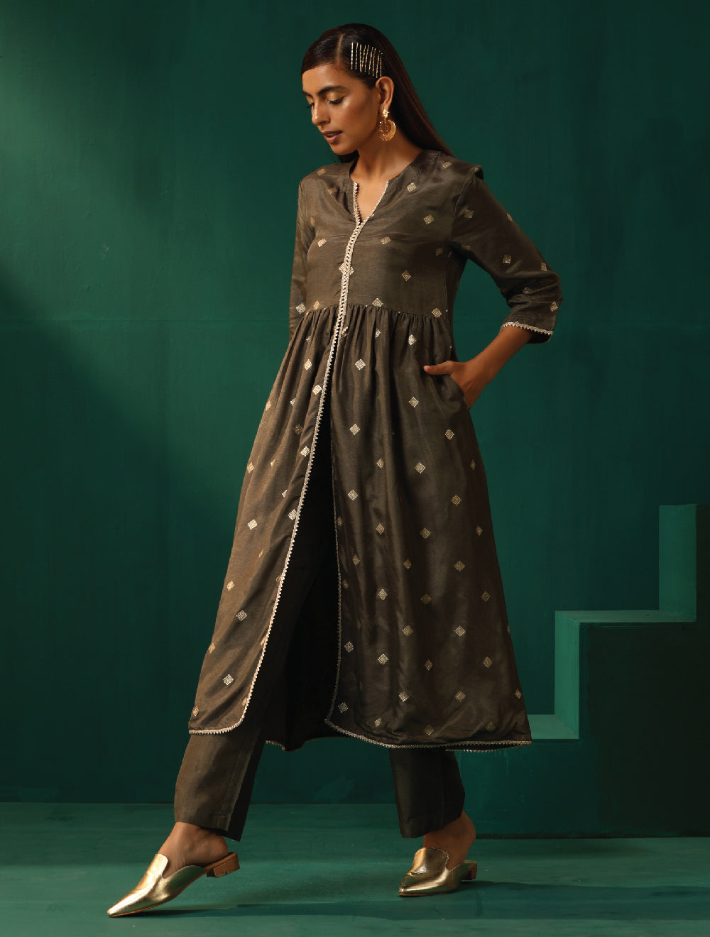 trueBrowns Grey Diamond Viscose Silk Front Slit Kurta Pant Set