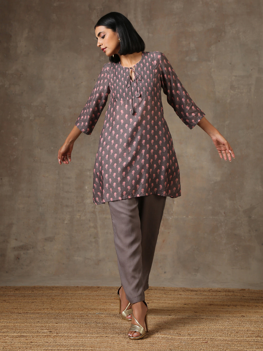 trueBrowns Grey Pink Floral Printed Silk Co-Ord Set