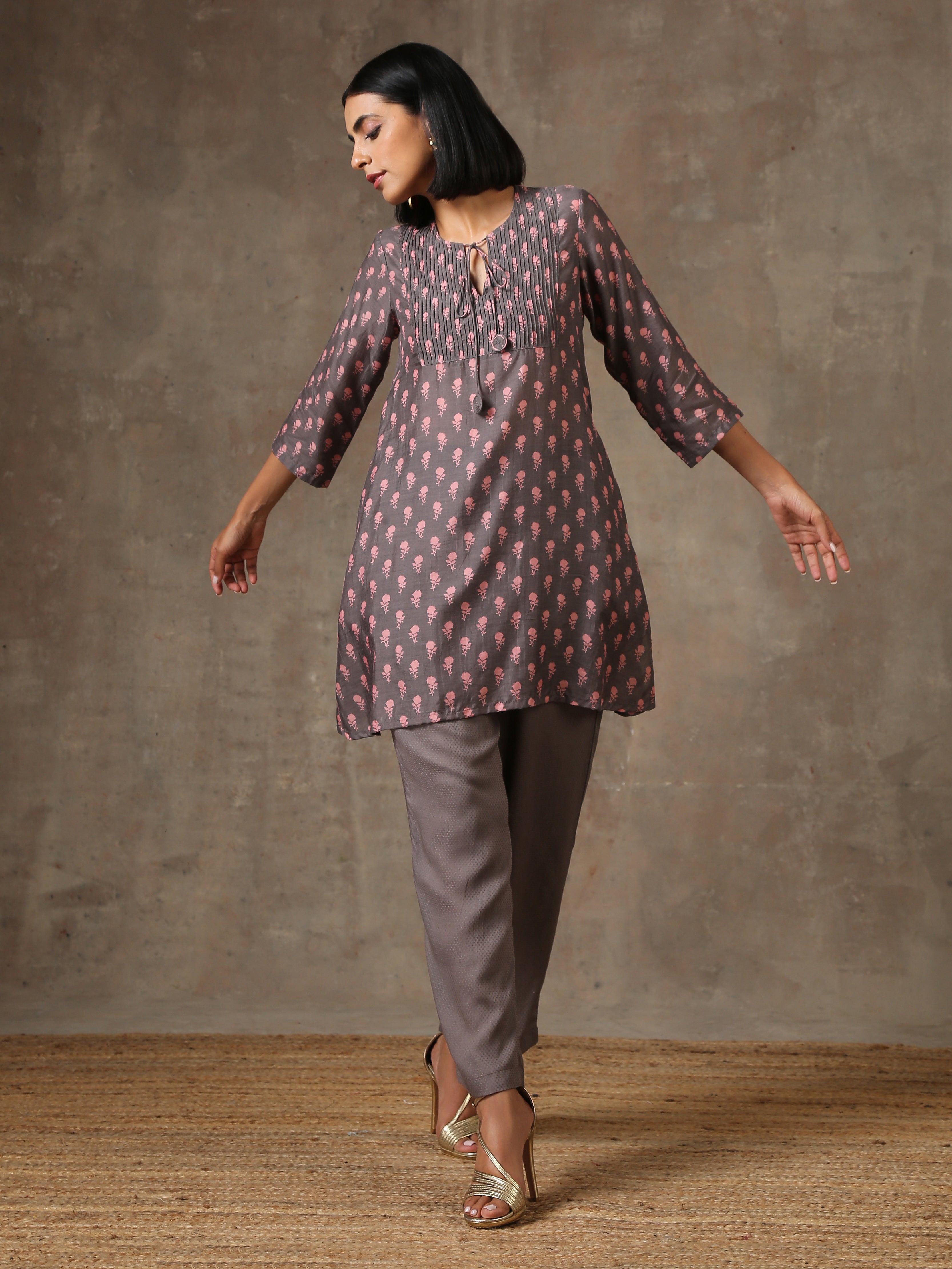 trueBrowns Grey Pink Floral Printed Silk Co-Ord Set