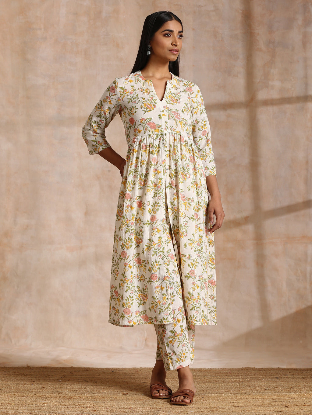 trueBrowns White Multi Color Overall Block Print Cotton Kurta Pant Set