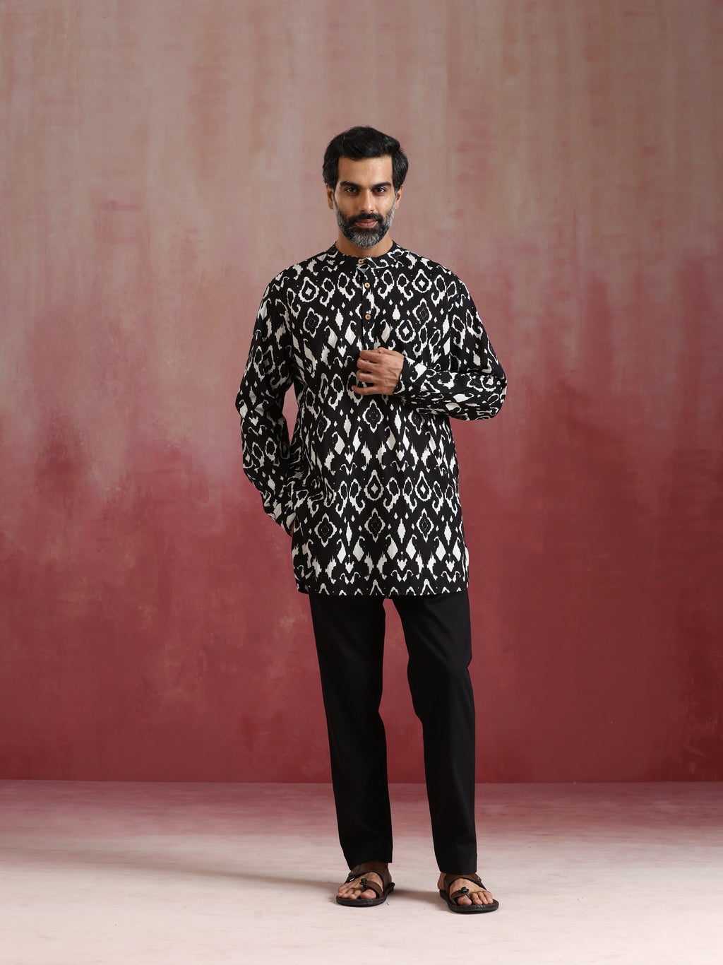trueBrowns Men's Black Ikat Print Mandarin Collar Kurta Co-ord set