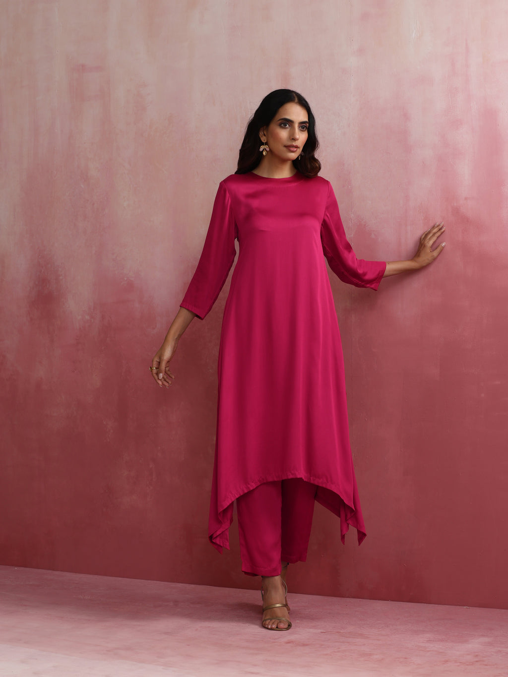 trueBrowns Magenta Highlow Modal Kurta Set