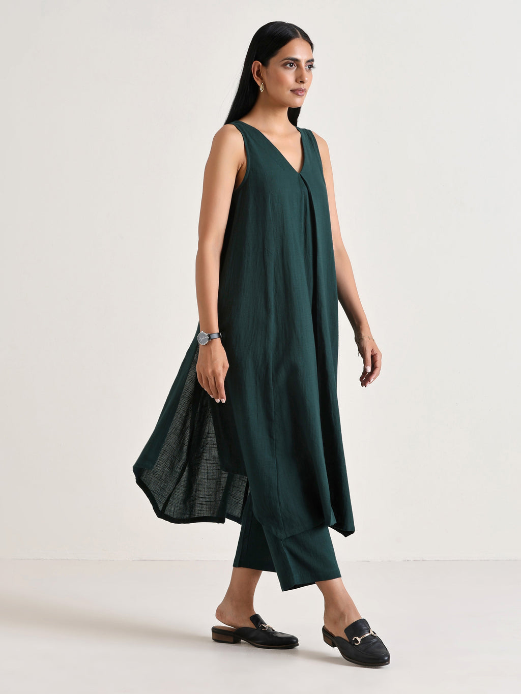 trueBrowns Dark Green Sleeveless Flared Kurta Pant Set