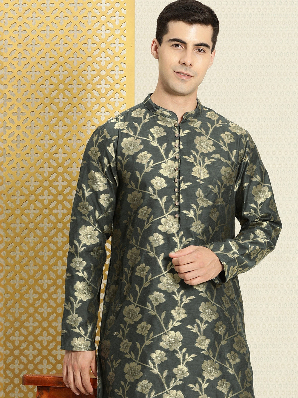 House of Pataudi Men Jashn Floral Zari Work Kurta with Churidar