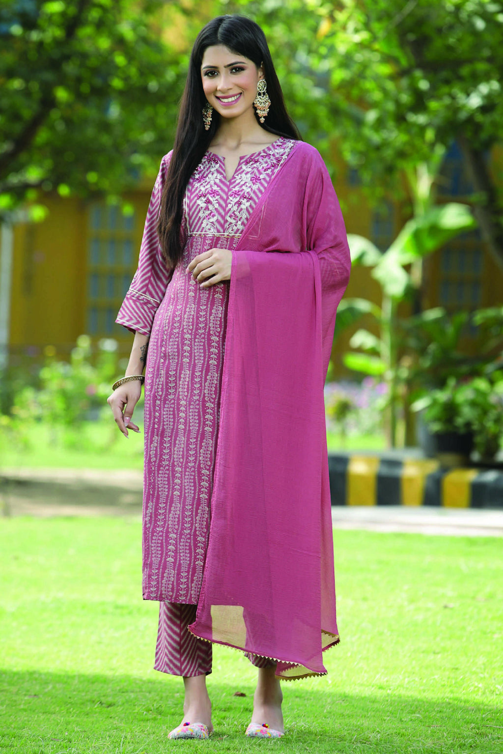 Juniper Onion Pink Ethnic Motif Printed Muslin with Zari Embroidery Kurta Pants & Chiffon Dupatta Set.