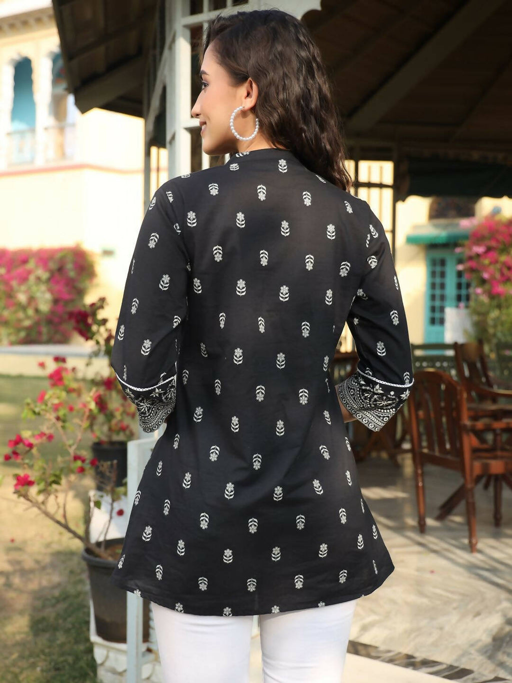 Juniper Women's Black Cambric Floral Printed Tunic