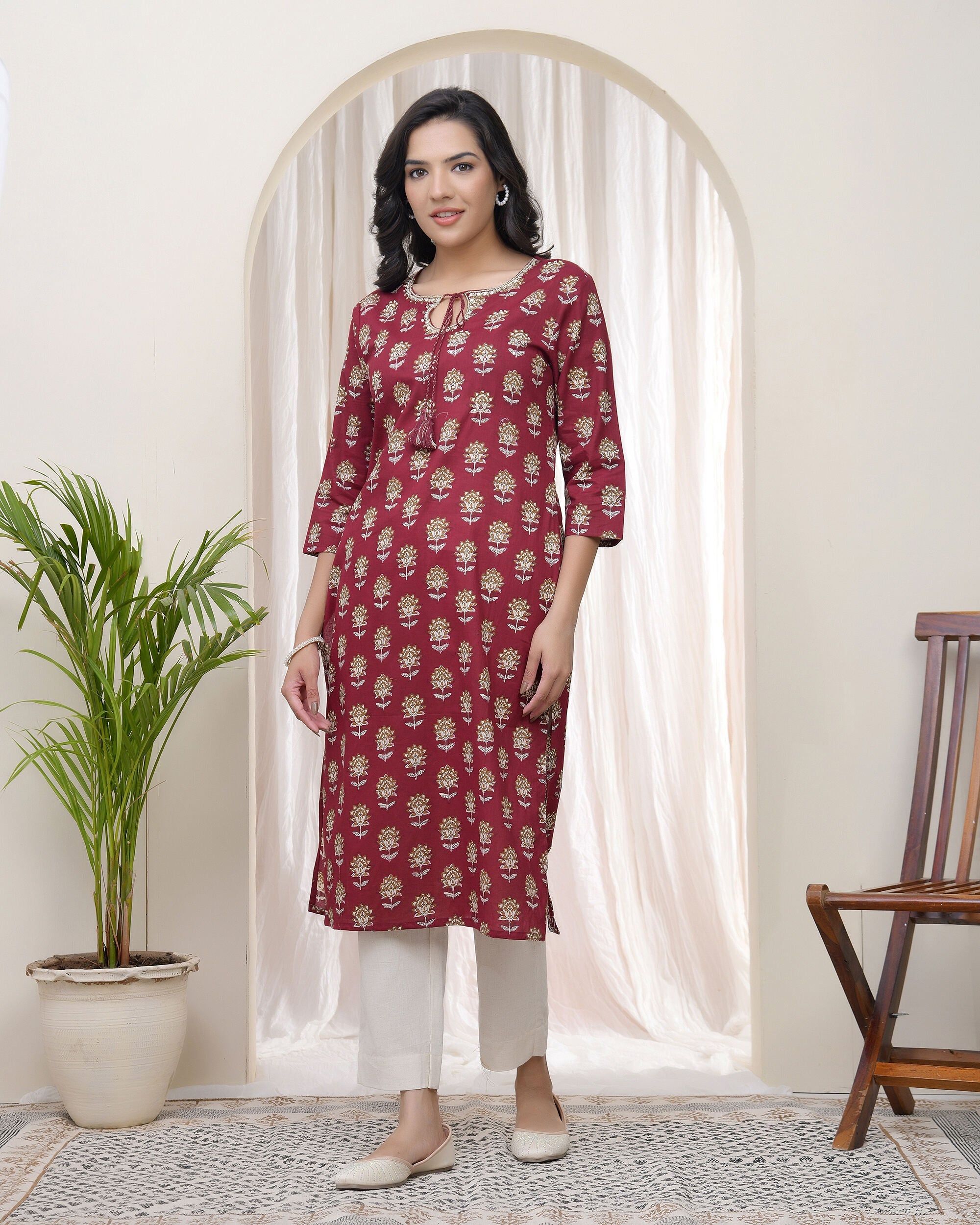Vaasva Women Maroon Cotton Printed Straight Kurti