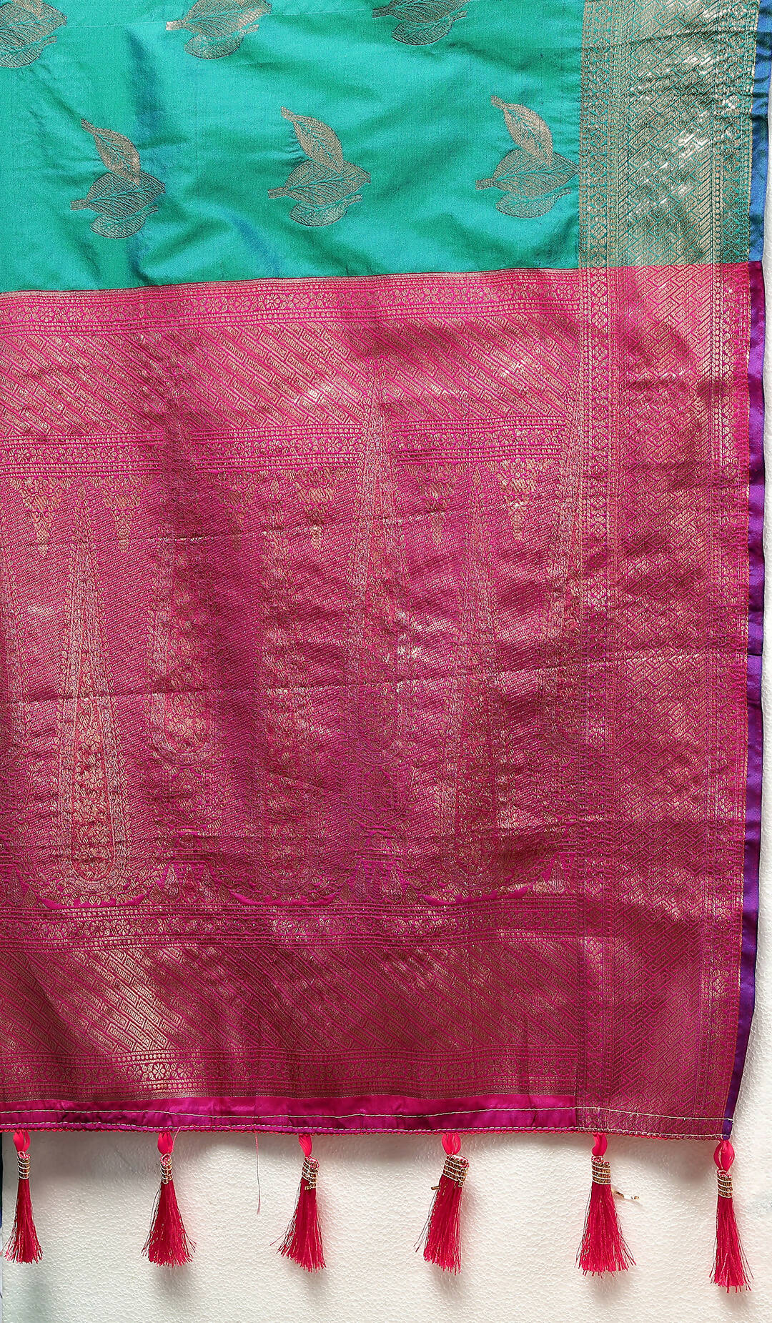 Lorenvalley Fashion Navyblue Soft Silk Woven Design Zari Weaving Saree