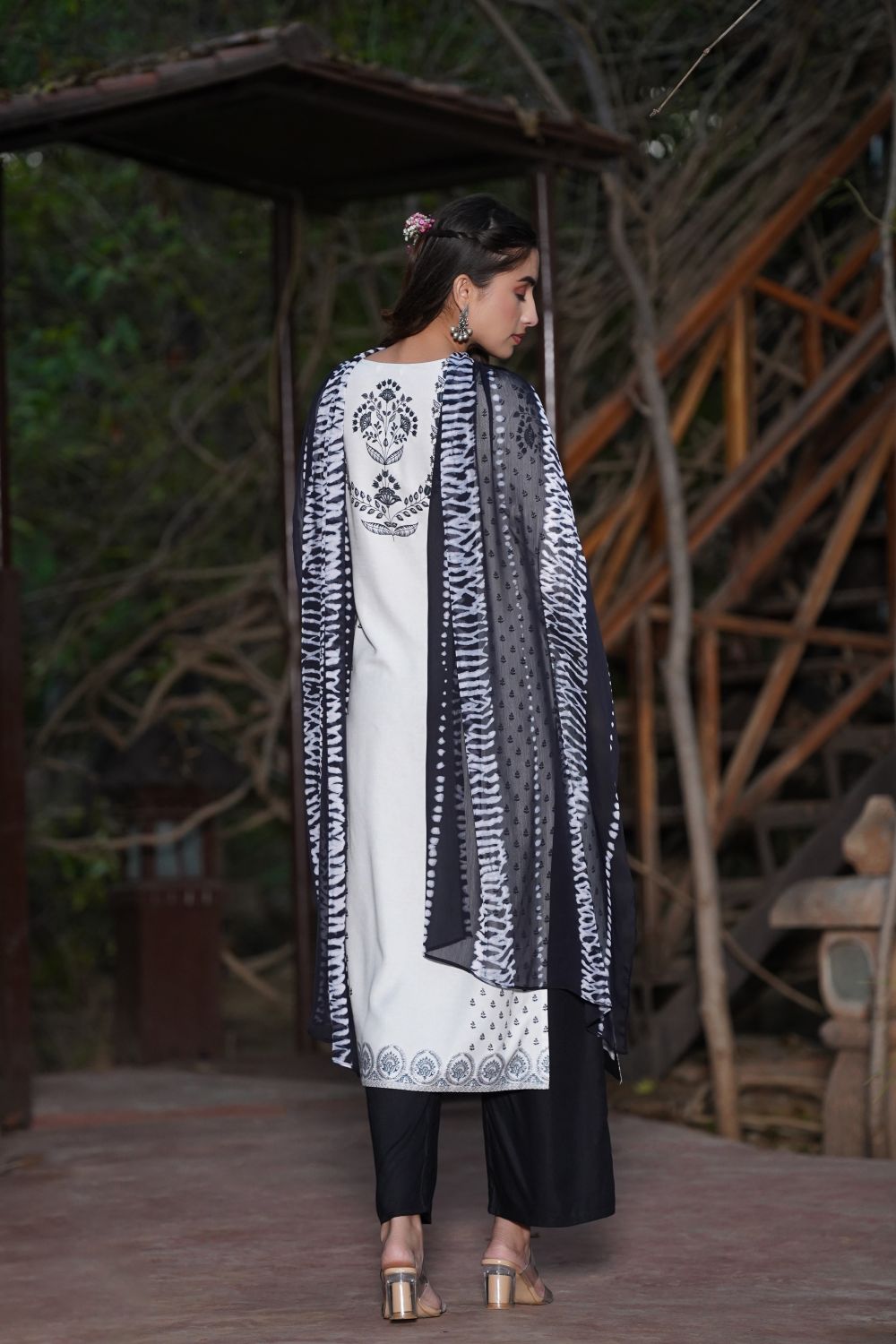 Juniper Womens White Rayon Floral Glitter Placement Printed Straight Kurta With Solid Bottom And Printed Dupatta Set