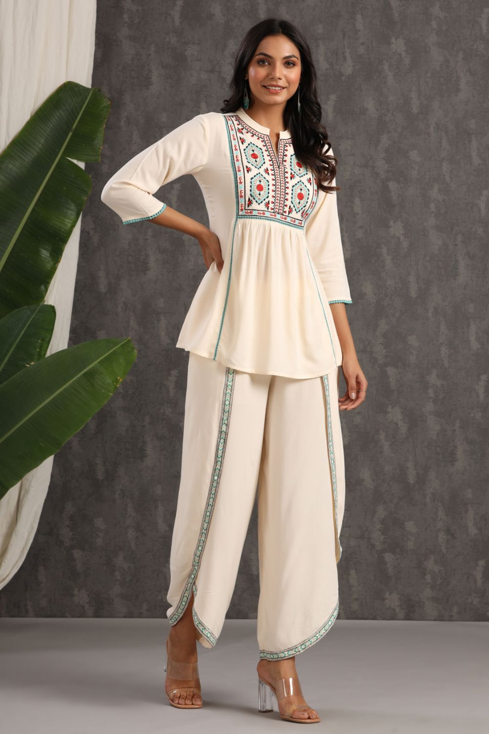 Juniper Womens Ivory Rayon Embroidered Peplum Clothing Set