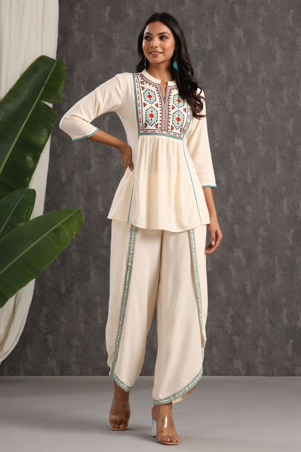 Juniper Womens Ivory Rayon Embroidered Peplum Clothing Set