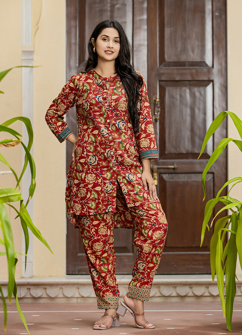Kaajh Women's Maroon Floral Printed Viscose Rayon Kurta Pant Set