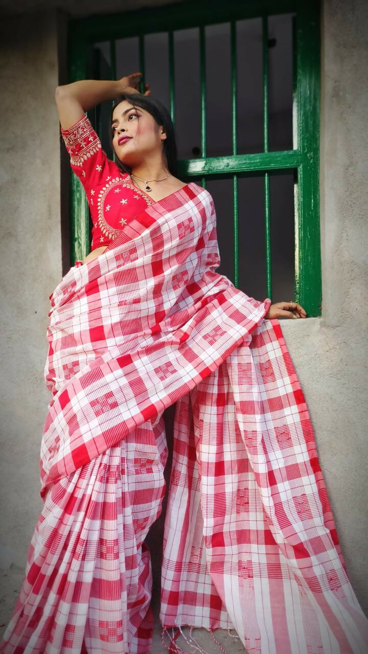 Exclusive Collection Beautiful Check Red Pure Cotton Woven Handloom Saree With Running Blouse Piece