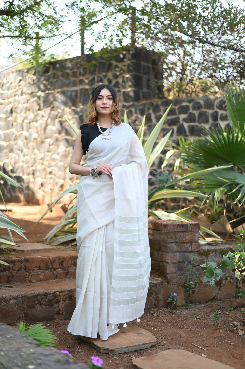 Very Much Indian Pure Linen Saree With Sleek Border And Exclusive Design - Grey
