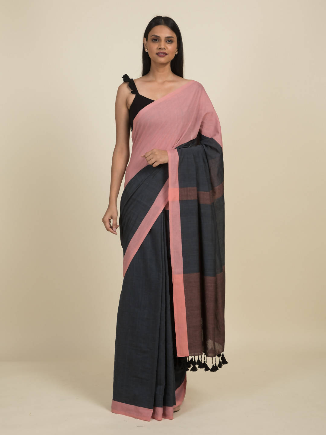 Suta Grey Peach-Coloured Pure Cotton Saree