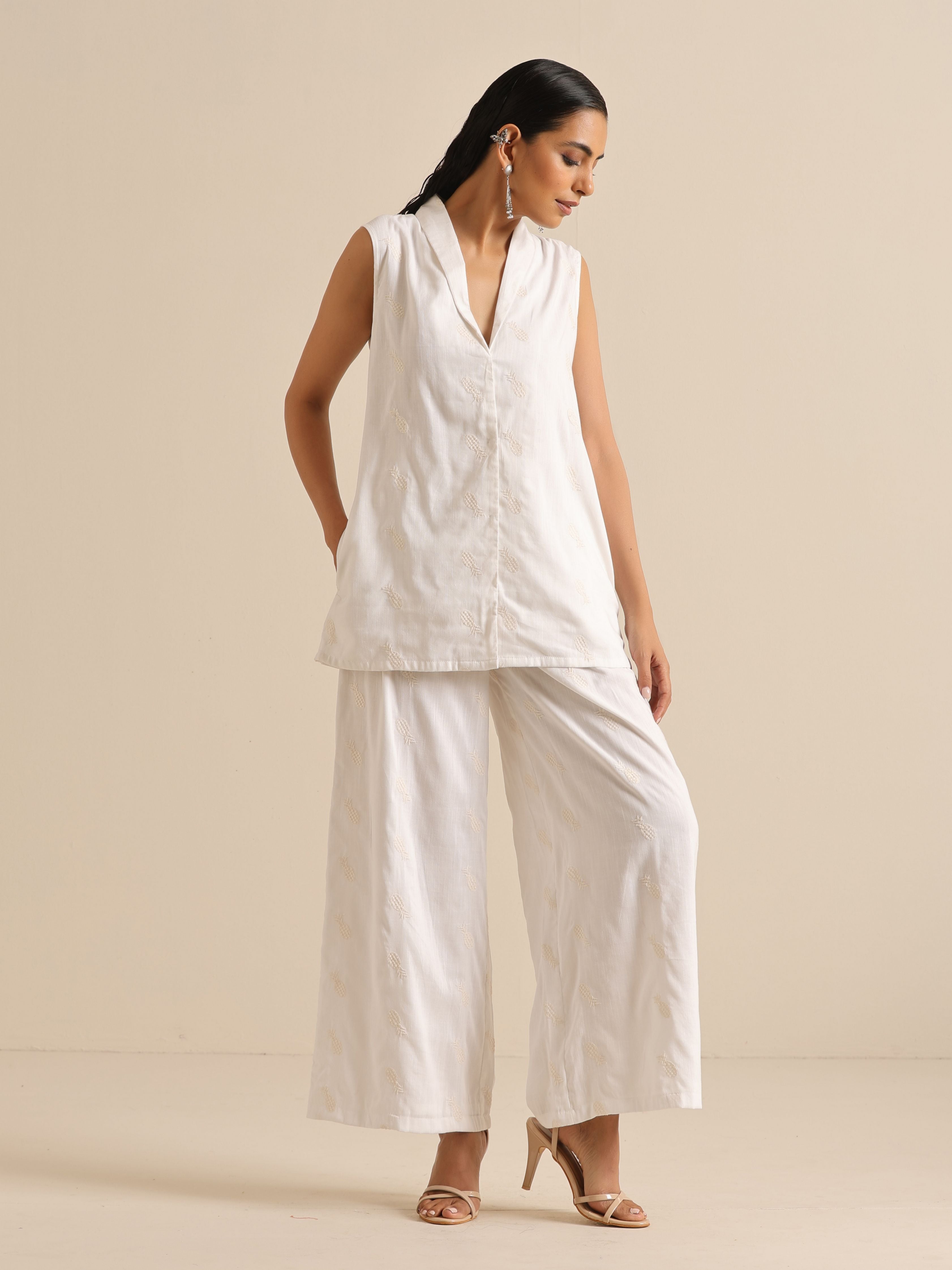 trueBrowns White Pineapple Sleeveless Jacket Pant Set