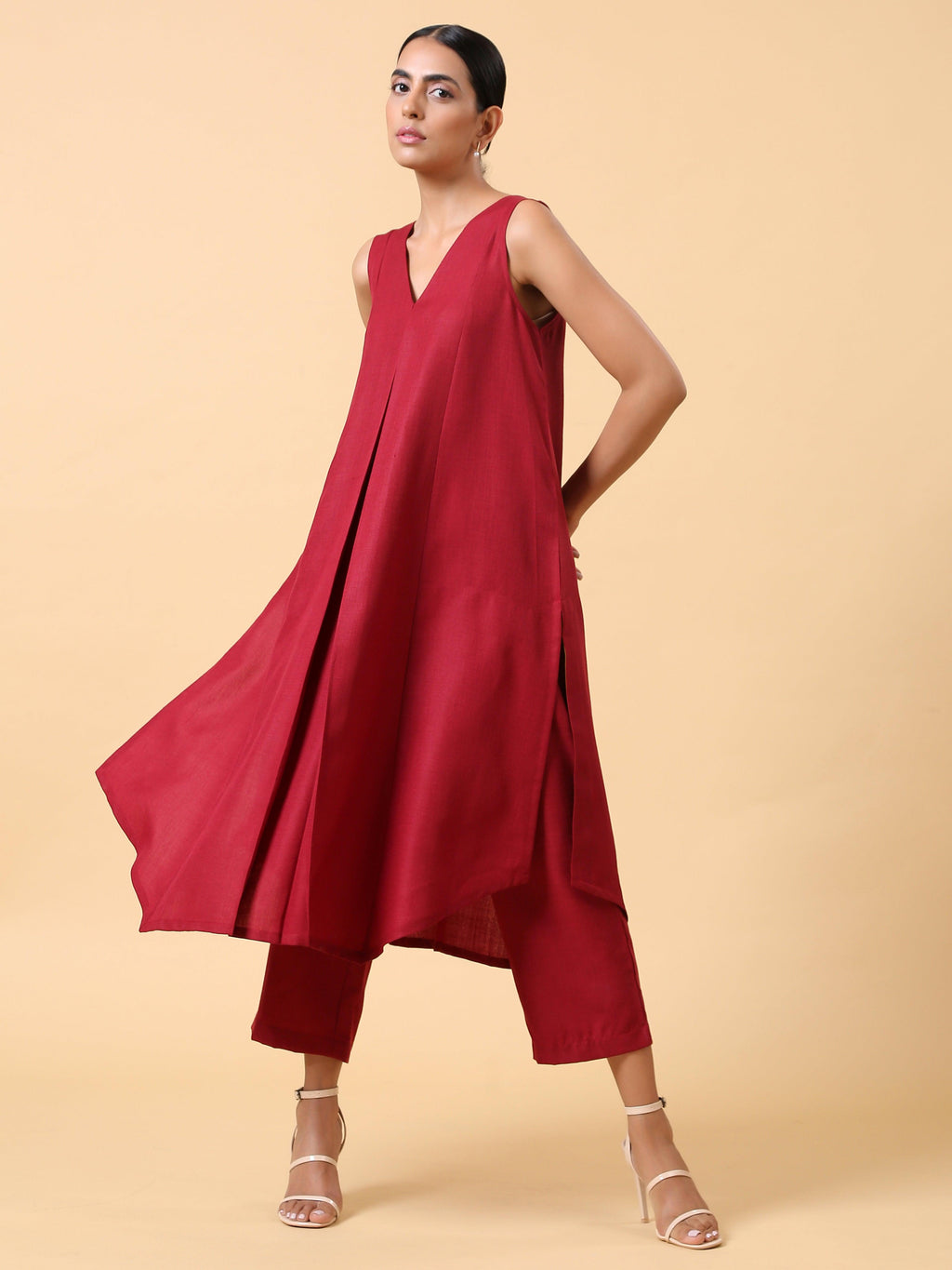trueBrowns Cotton Linen Maroon Sleeveless Kurta Pant Set