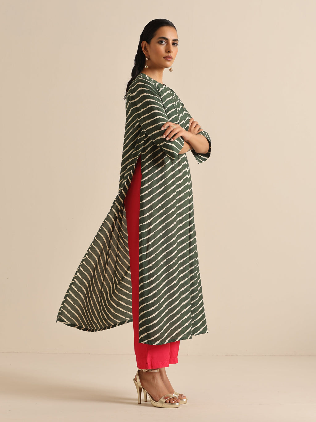 trueBrowns Dark Green Lehariya Printed Silk Kurta Pant Set