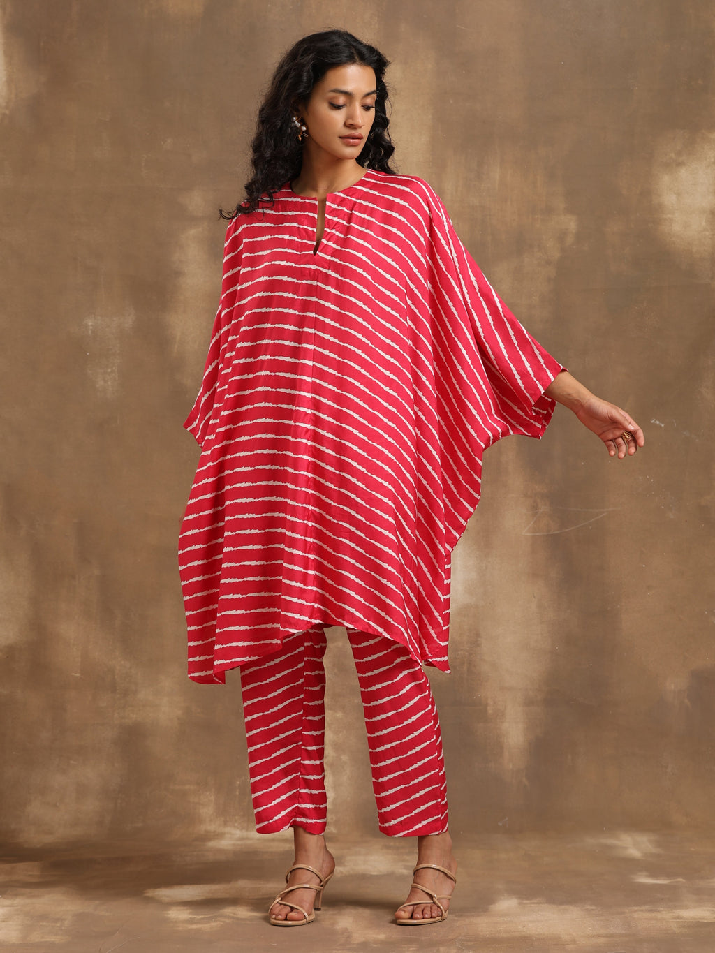 trueBrowns Pink Lehariya Printed Silk Kaftan Co-Ord Set