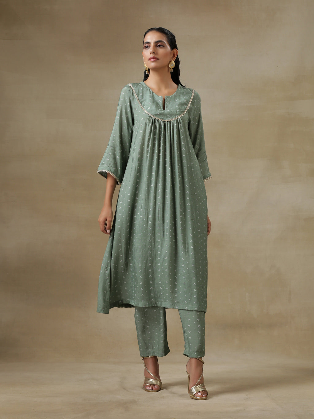 trueBrowns Light Green Bandhani Printed Silk Yoke Kurta Pant Set
