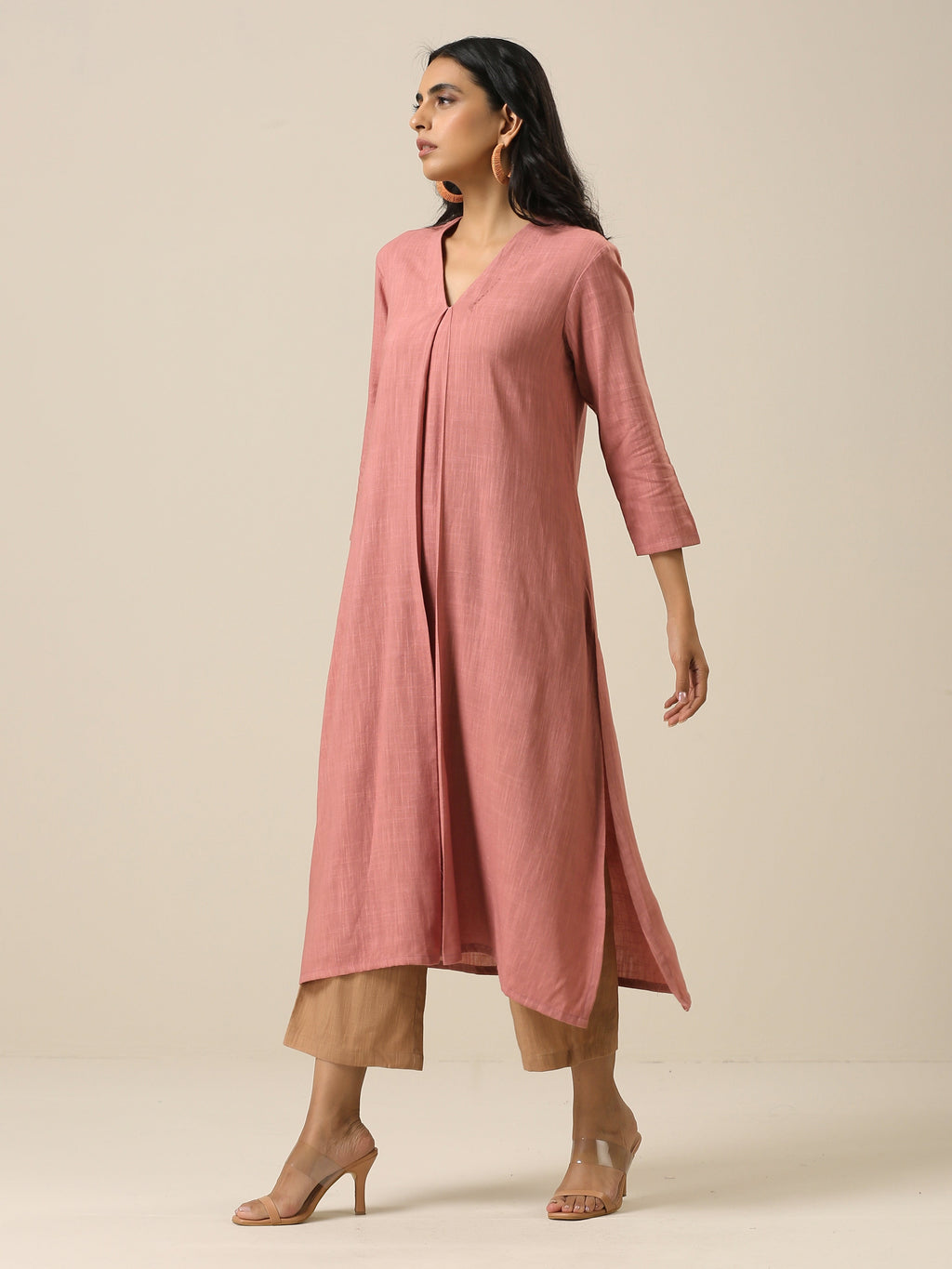 trueBrowns Light Mauve Slub Texture Neck Pleat Kurta Pant Set