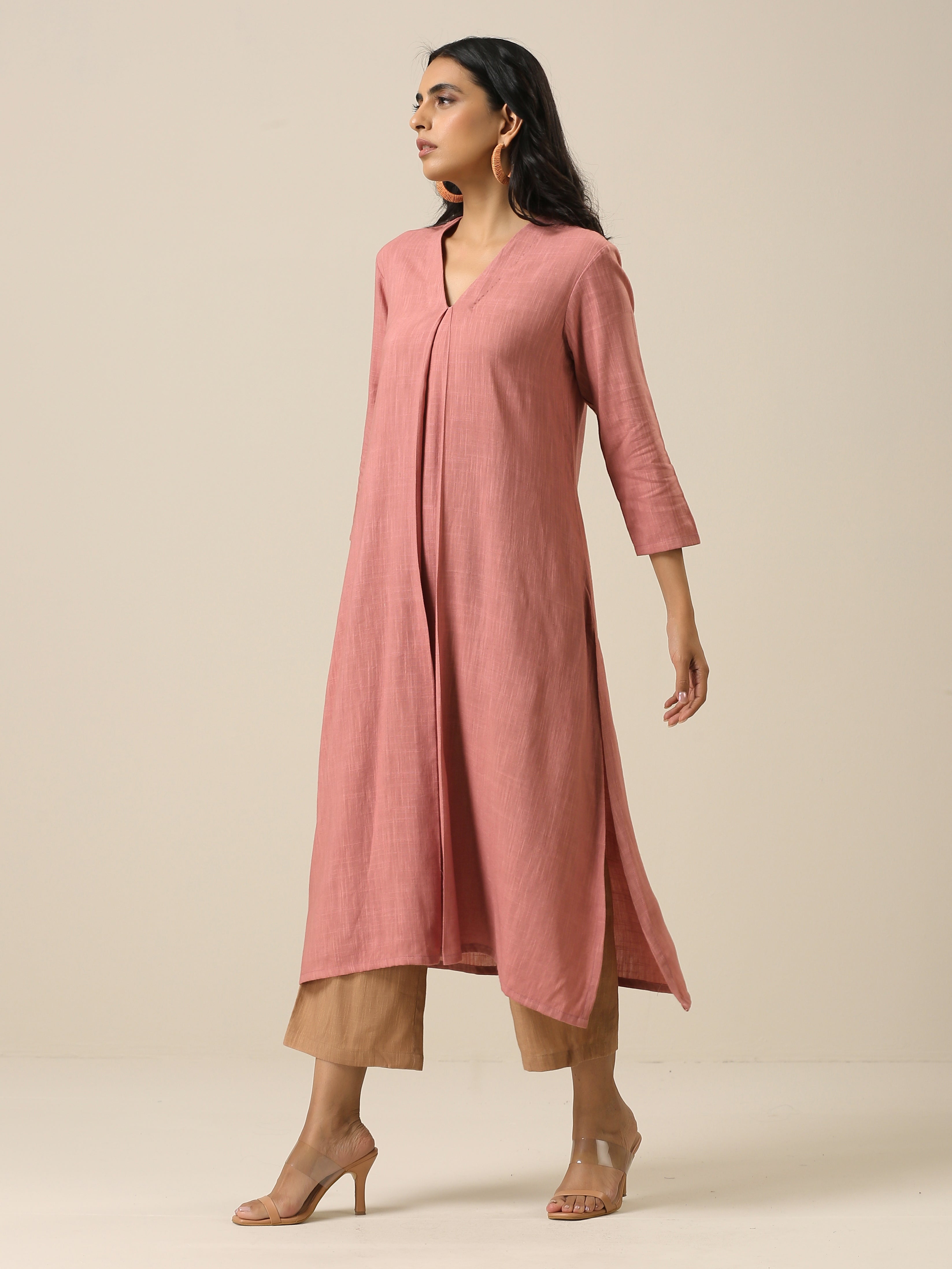 trueBrowns Light Mauve Slub Texture Neck Pleat Kurta Pant Set