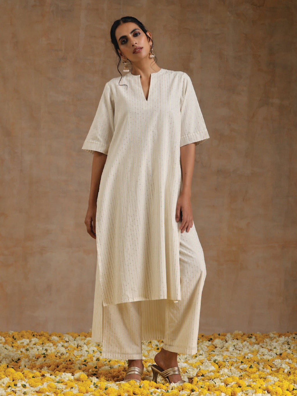 trueBrowns Ivory Gold Cotton Relaxed High-Low Kurta Set
