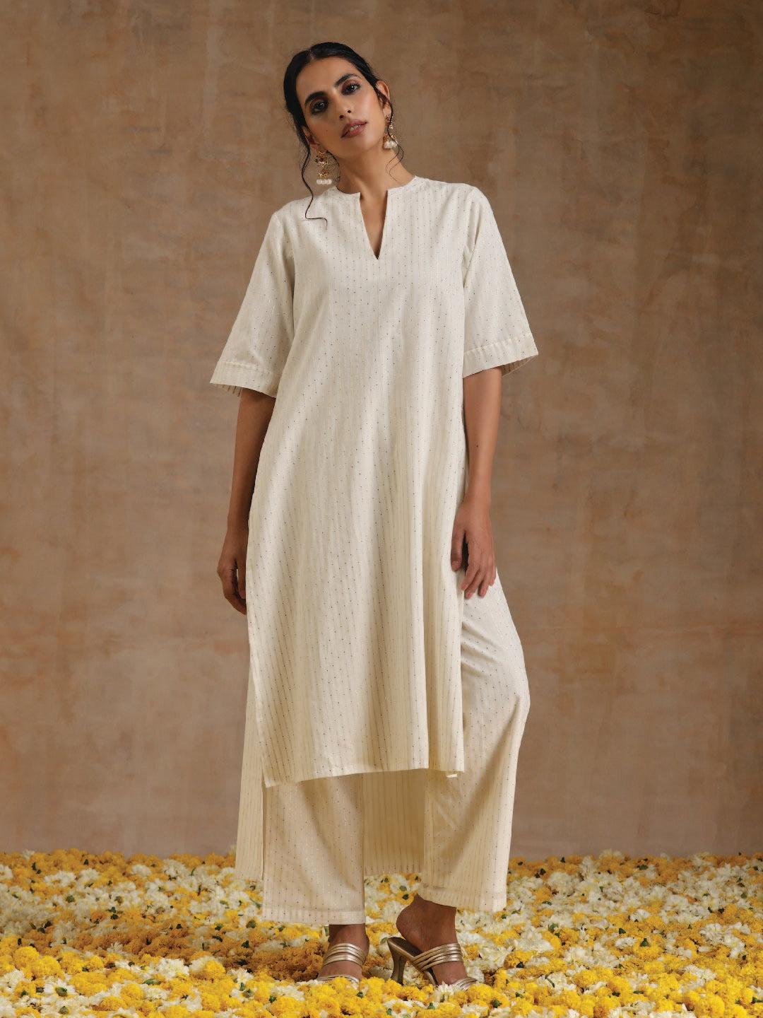 trueBrowns Ivory Gold Cotton Relaxed High-Low Kurta Set