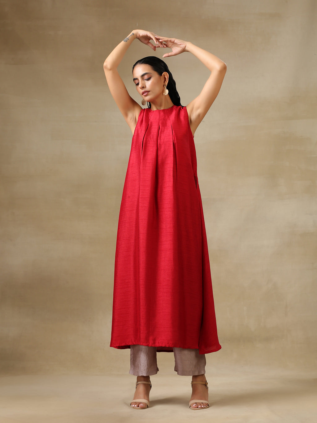 trueBrowns Maroon Textured Silk Sleeveless Kurta Pant Set