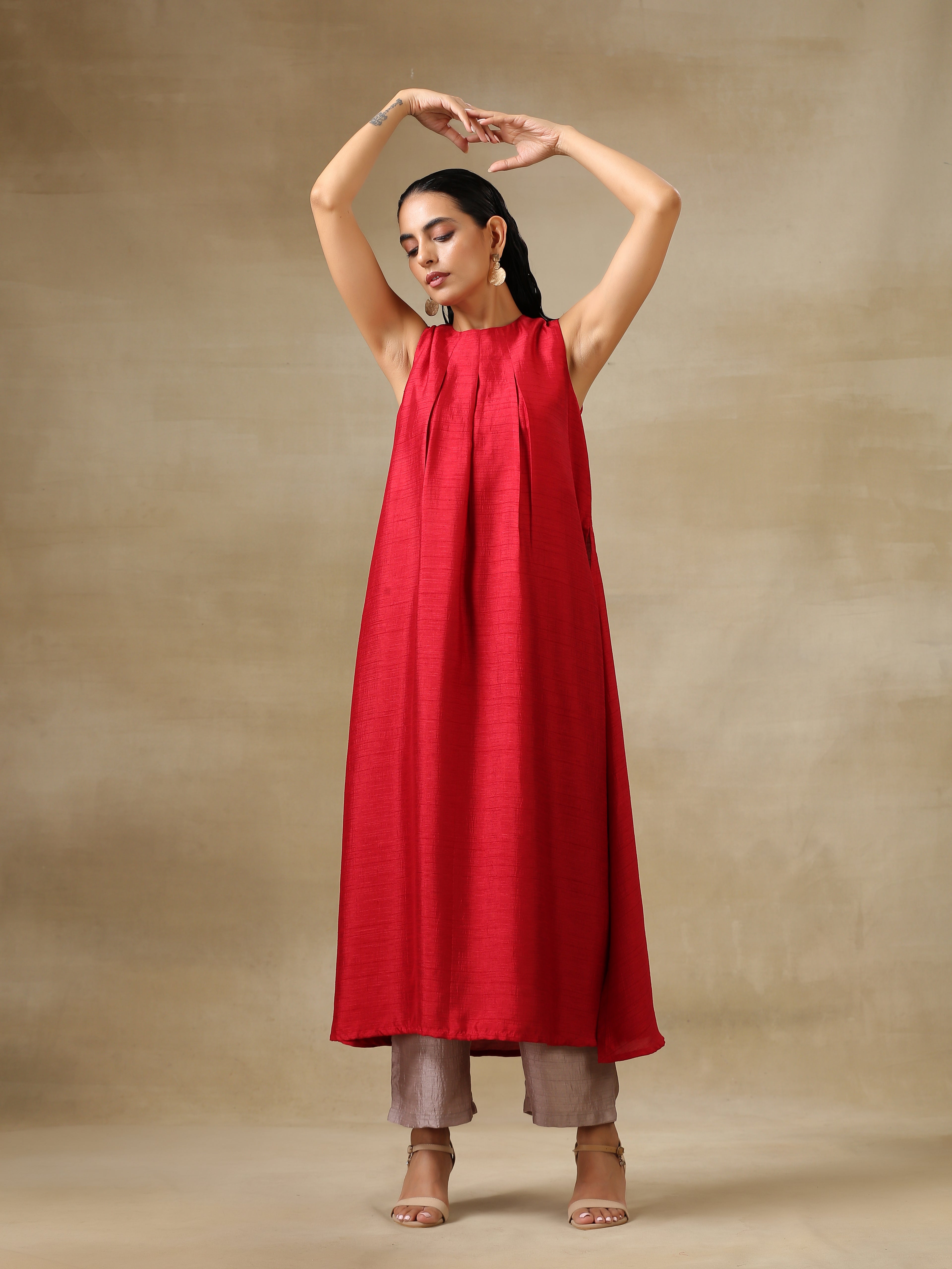 trueBrowns Maroon Textured Silk Sleeveless Kurta Pant Set