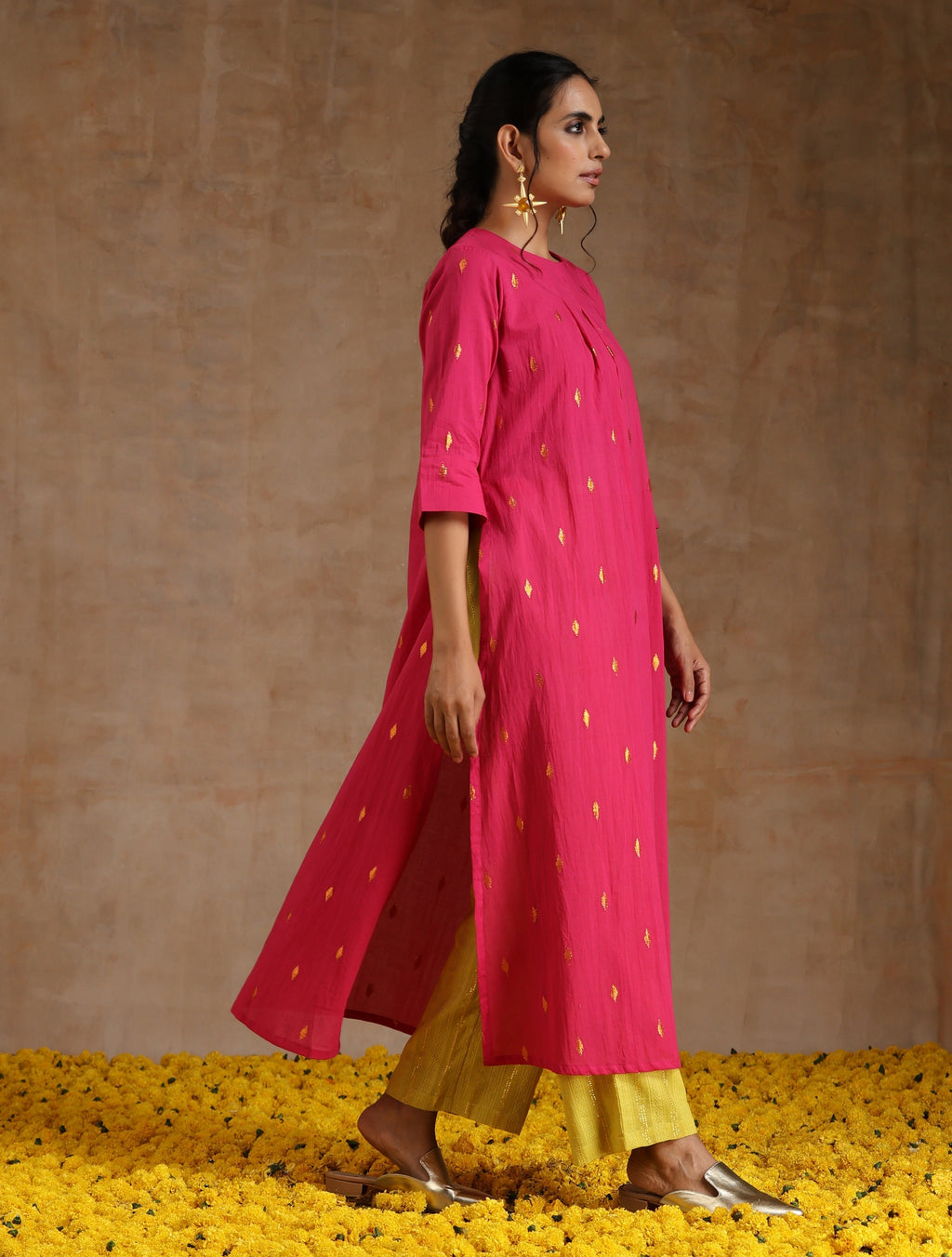 trueBrowns Pink Gold Cotton Neck Pleat Kurta Set