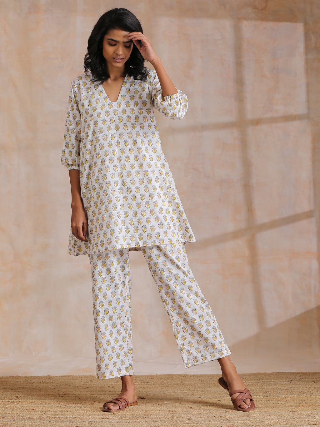 trueBrowns Multi Color Floral Booti Print Cotton V-Square Neck Co-Ord Set
