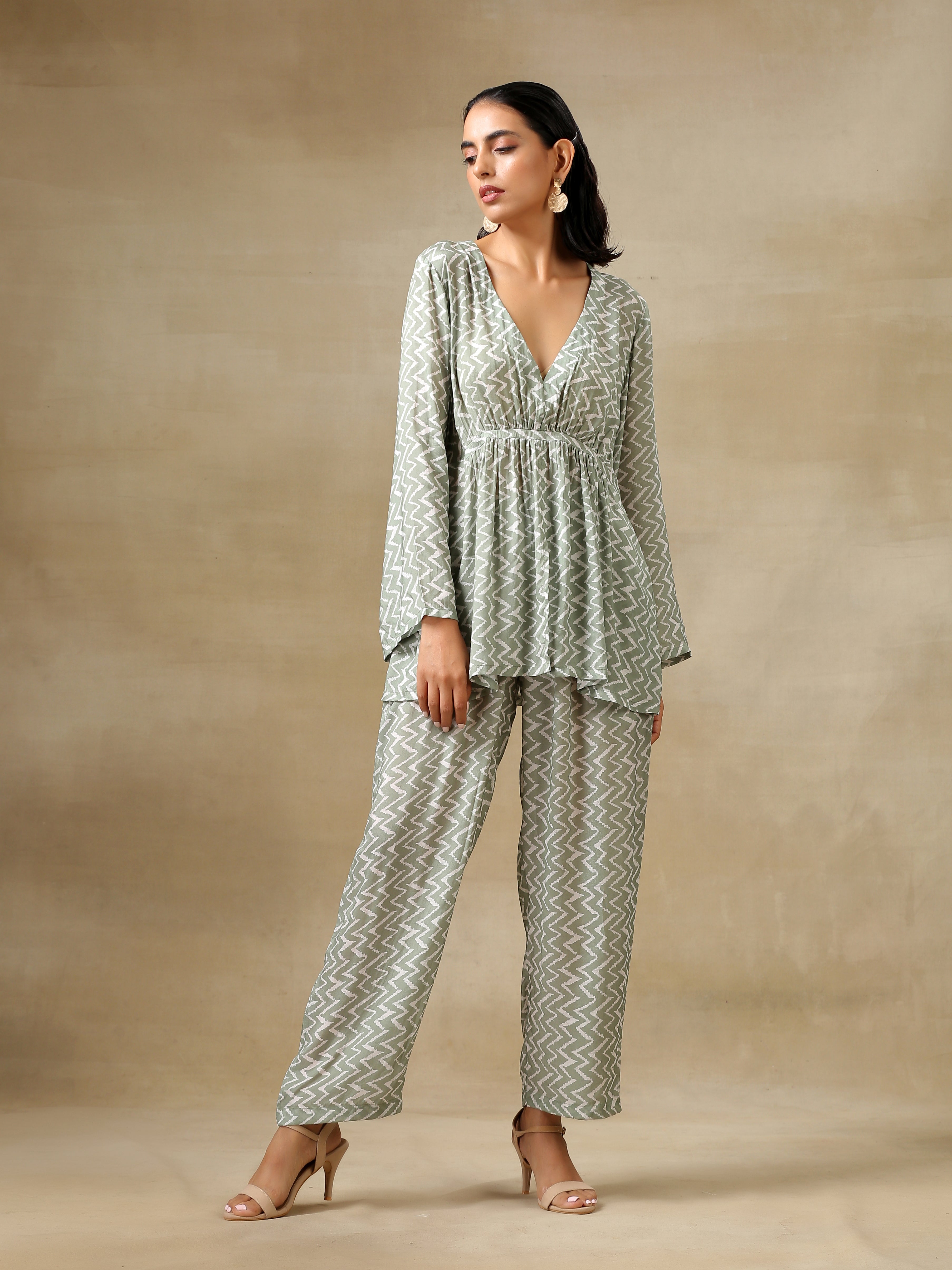 trueBrowns Light Green Bandhani Printed Silk V-Neck Co-Ord Set