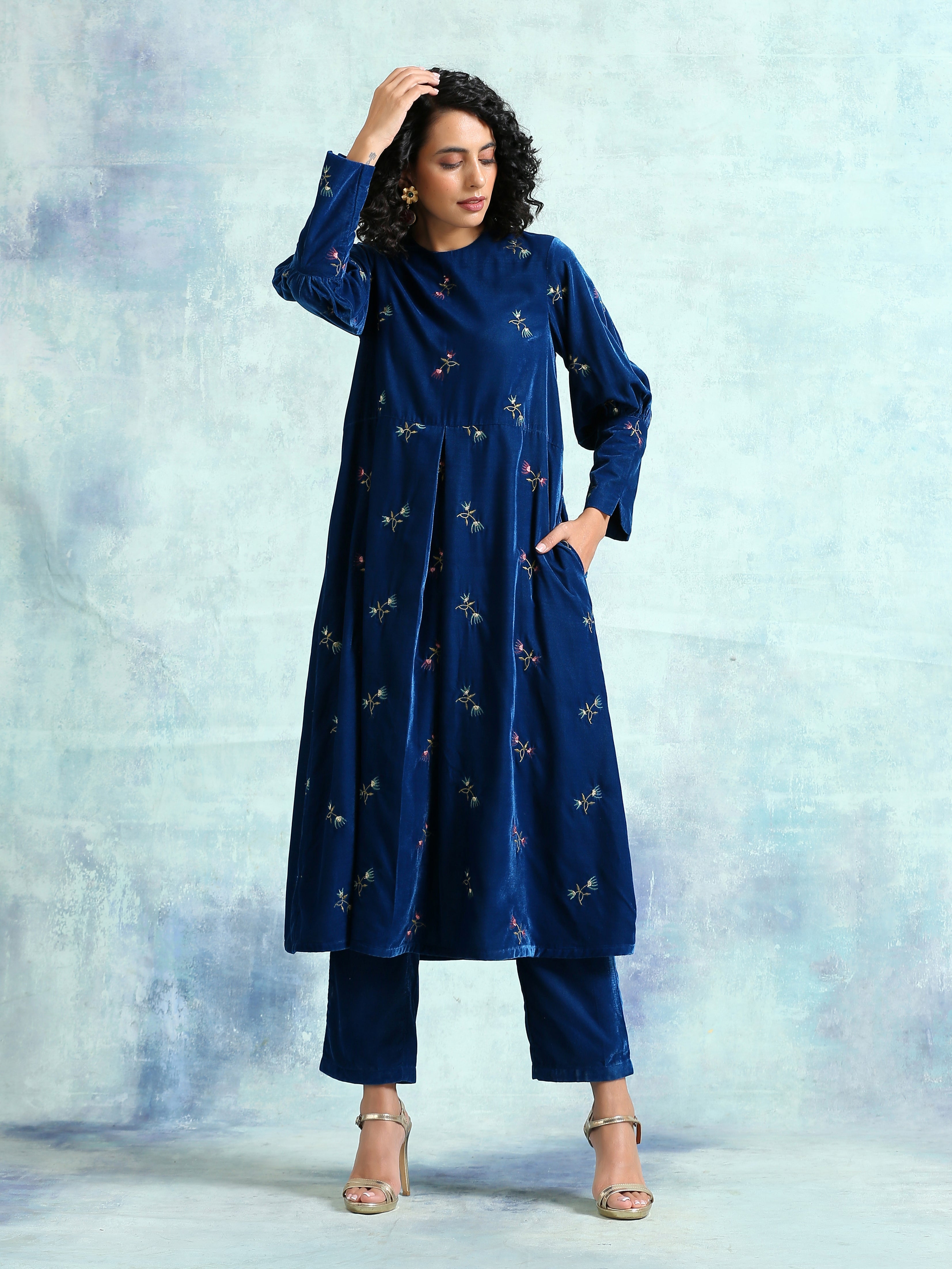trueBrowns Blue Embroidered Velvet Puff Sleeve Kurta