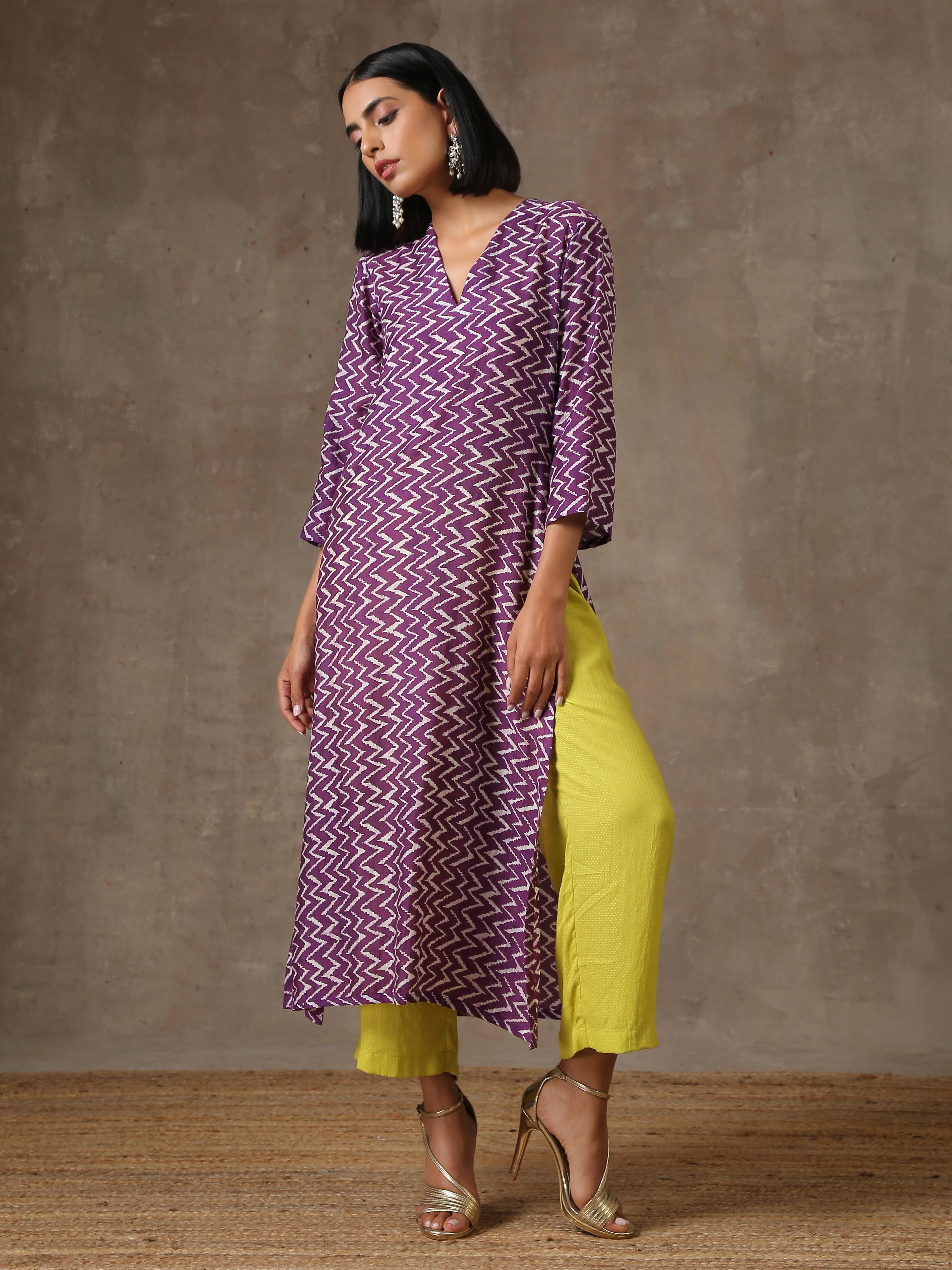 trueBrowns Purple White Lehariya Printed Silk kurta Pant Set