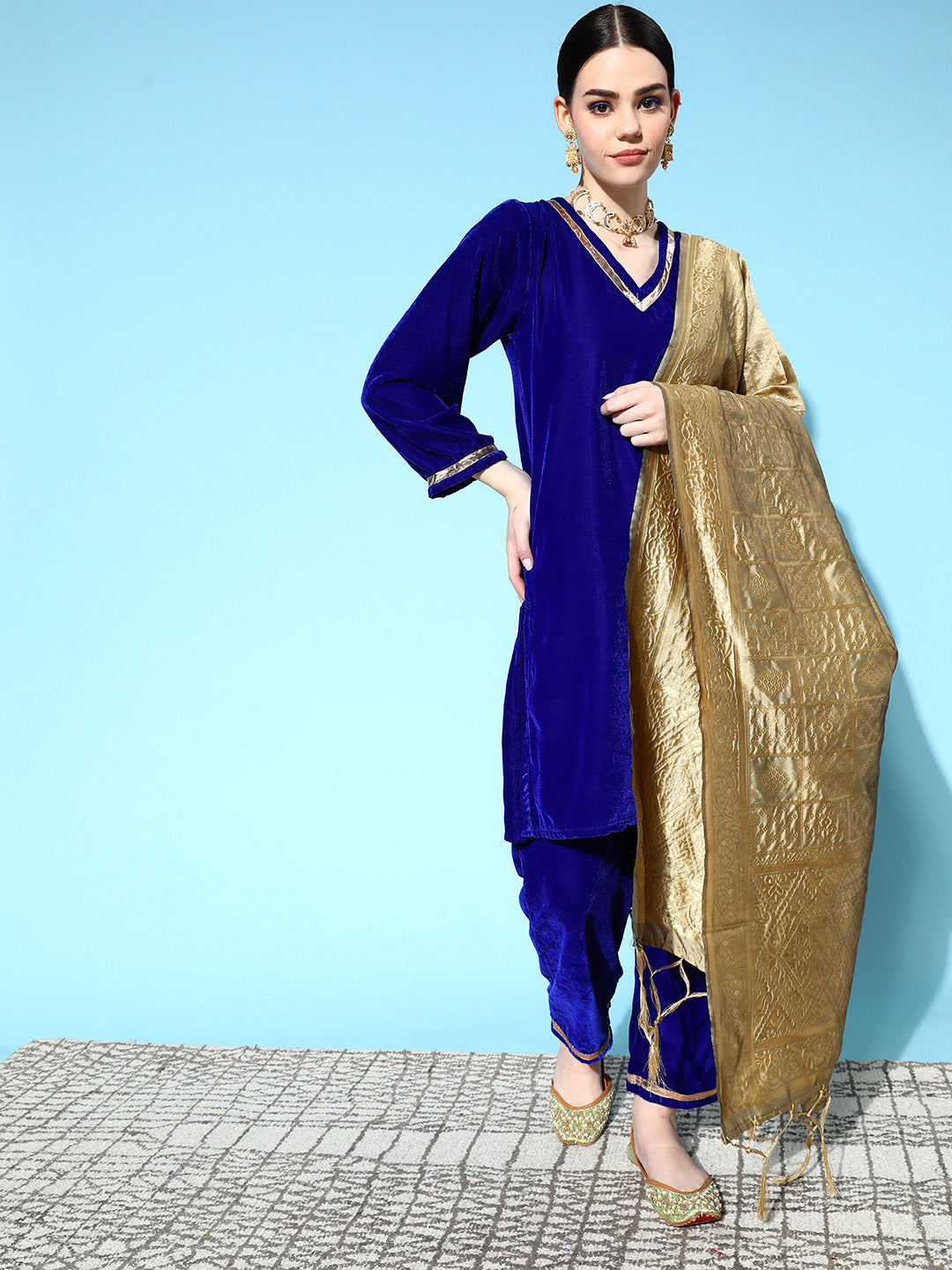 InWeave Women's Blue Velvet Kurta Set With Beige Brocade Dupatta