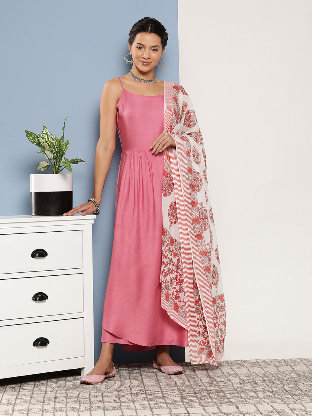 InWeave Women's Light Pink Ray Strappy Set With Red Big Floral Cotton Dupatta