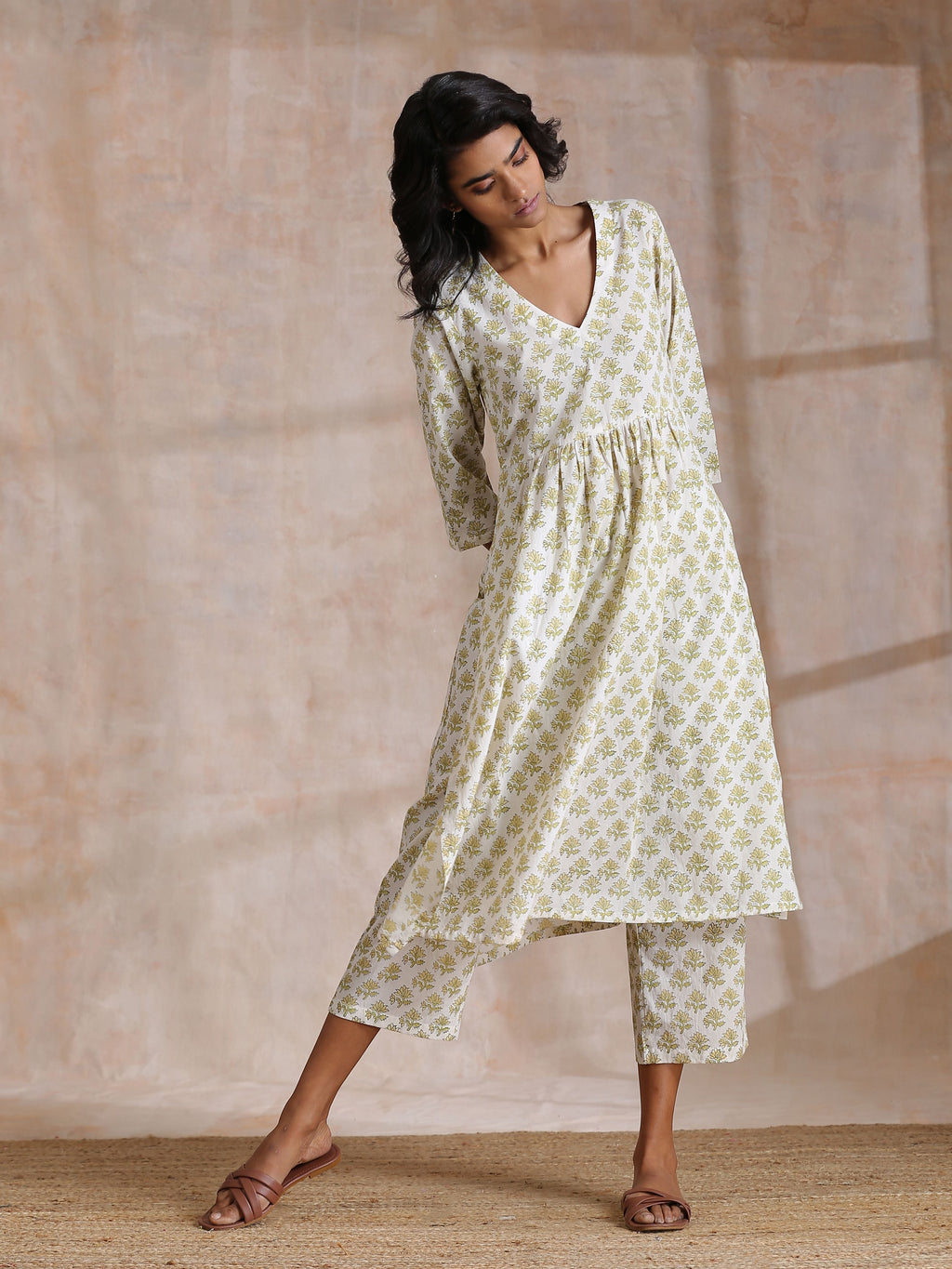 trueBrowns Green Buta On Off White Block Print Cotton Slit Gathered Kurta Set