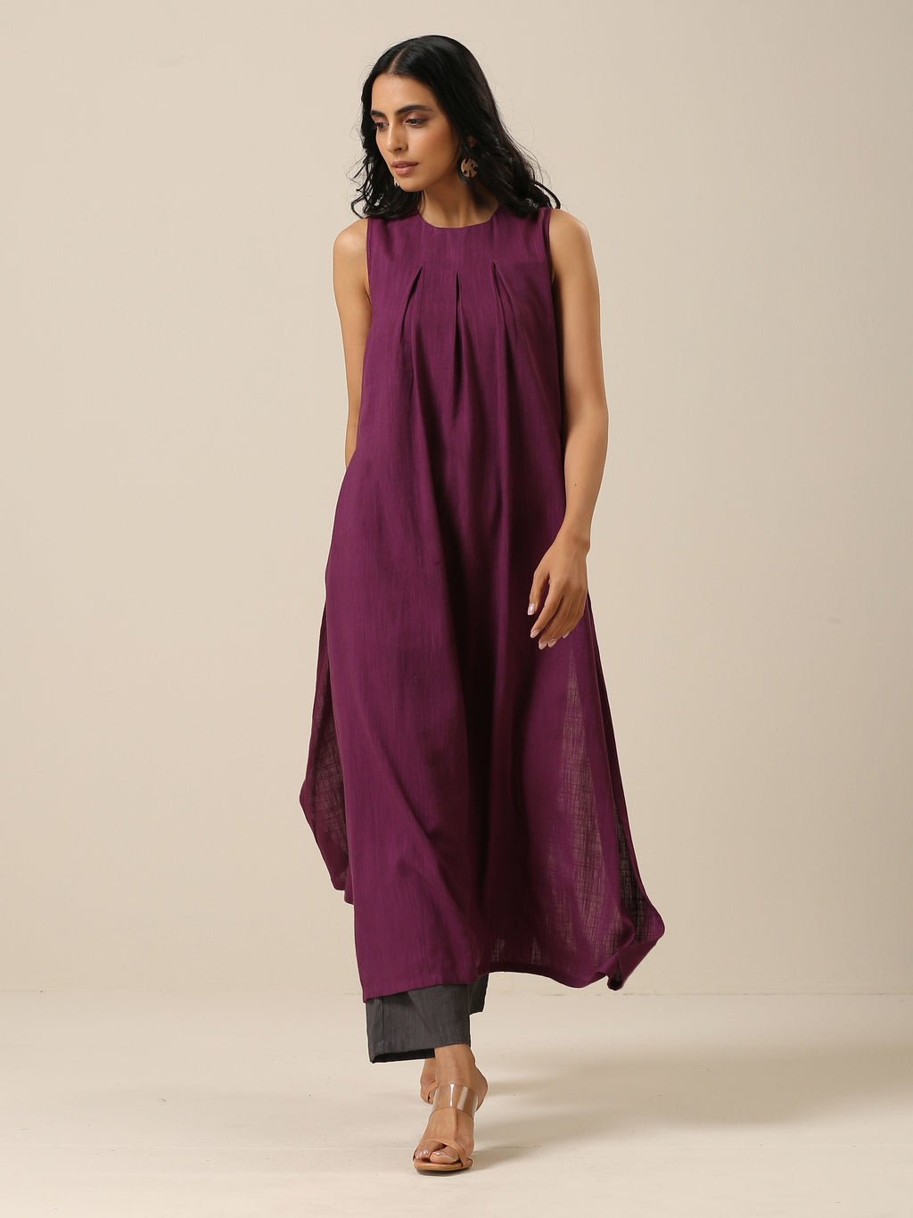 trueBrowns Plum Purple Slub Texture Sleeveless Kurta Pant Set